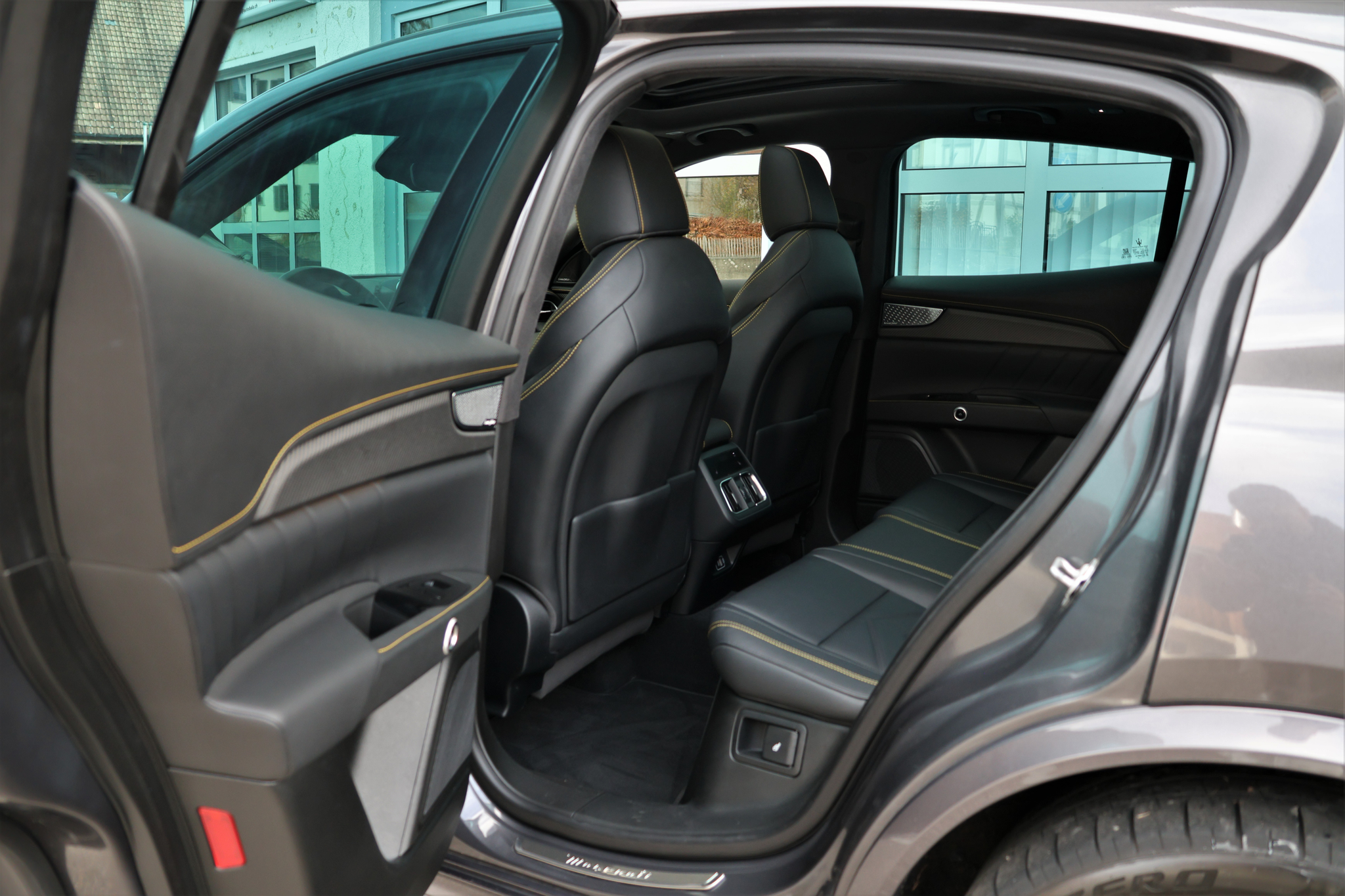 listing desktop thumbnail image 9