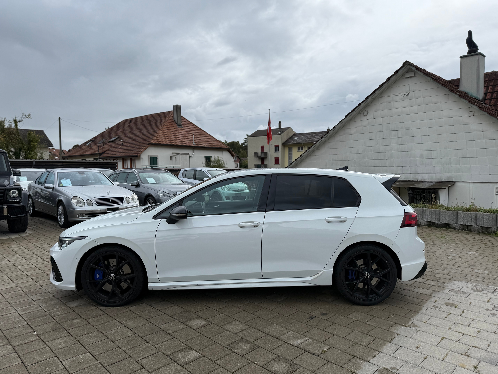 listing desktop thumbnail image 7