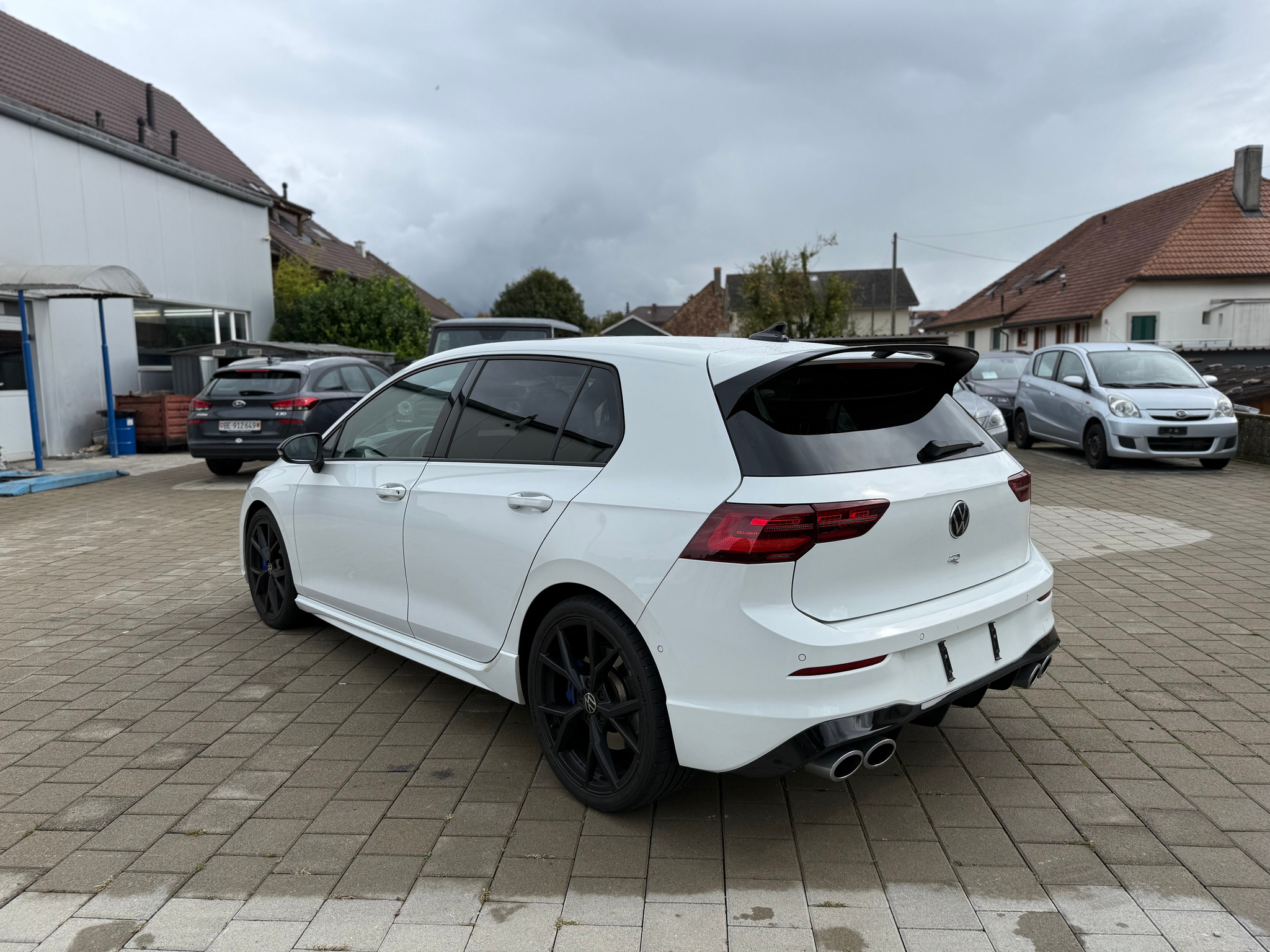 listing desktop thumbnail image 6