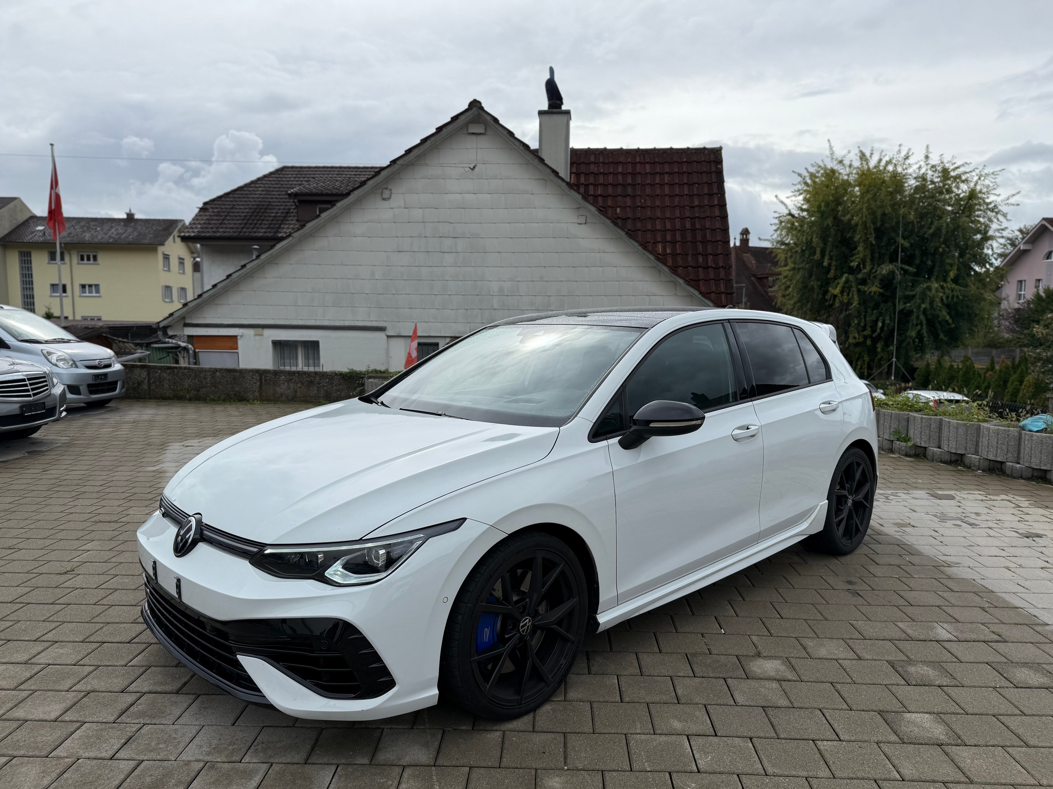 listing desktop thumbnail image 8