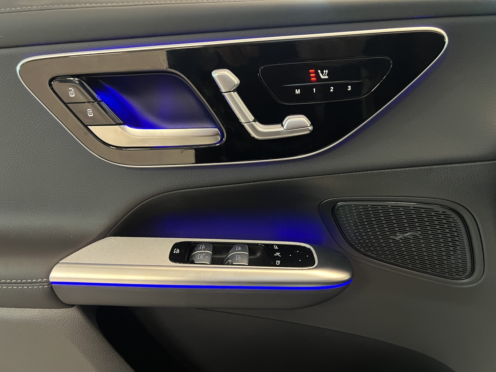 listing desktop thumbnail image 12