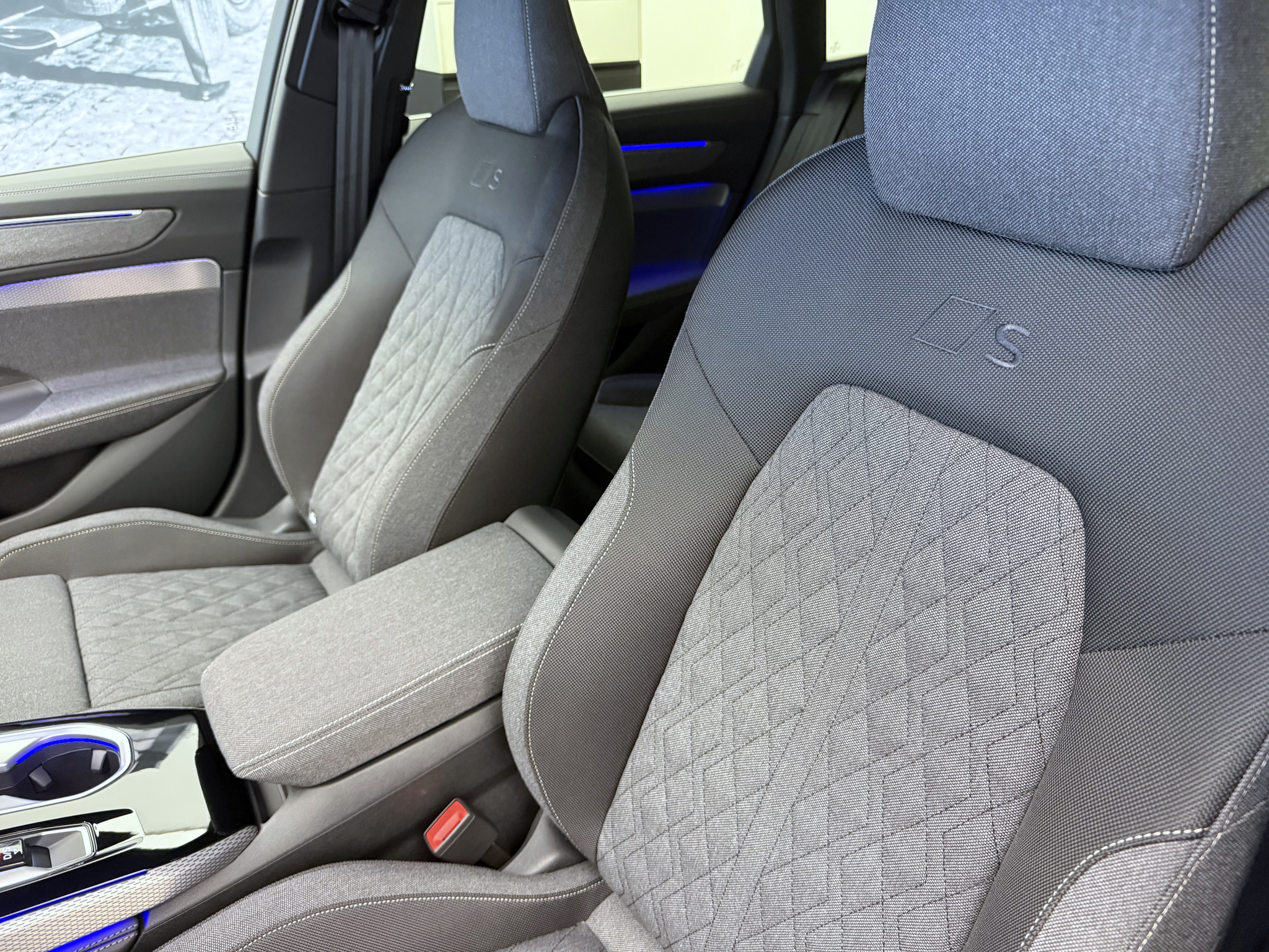 listing desktop thumbnail image 5