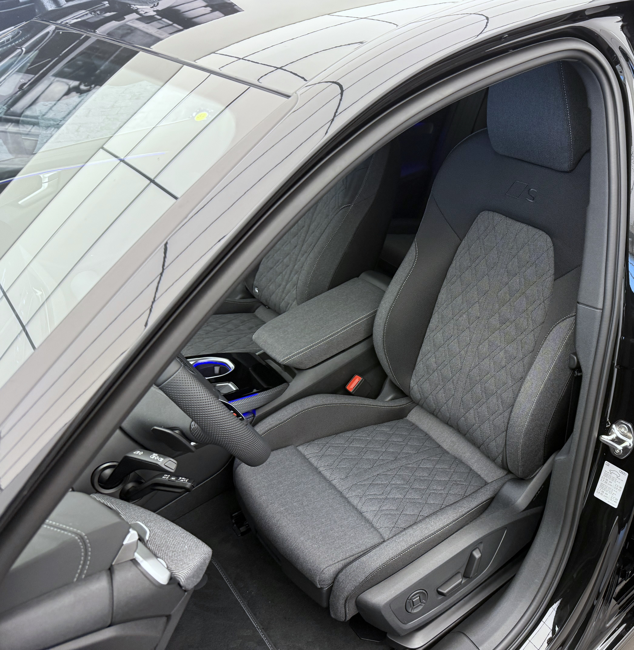 listing desktop thumbnail image 4