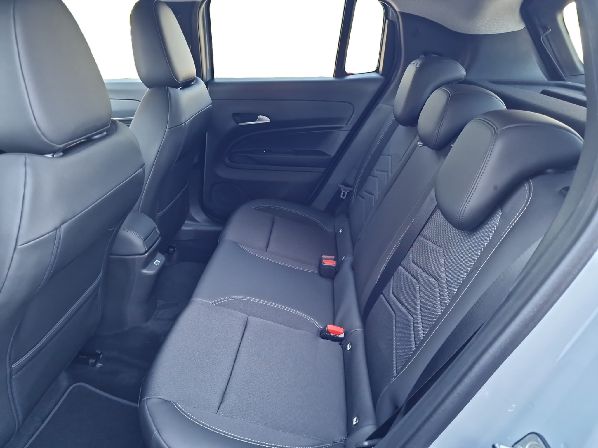 listing desktop thumbnail image 23