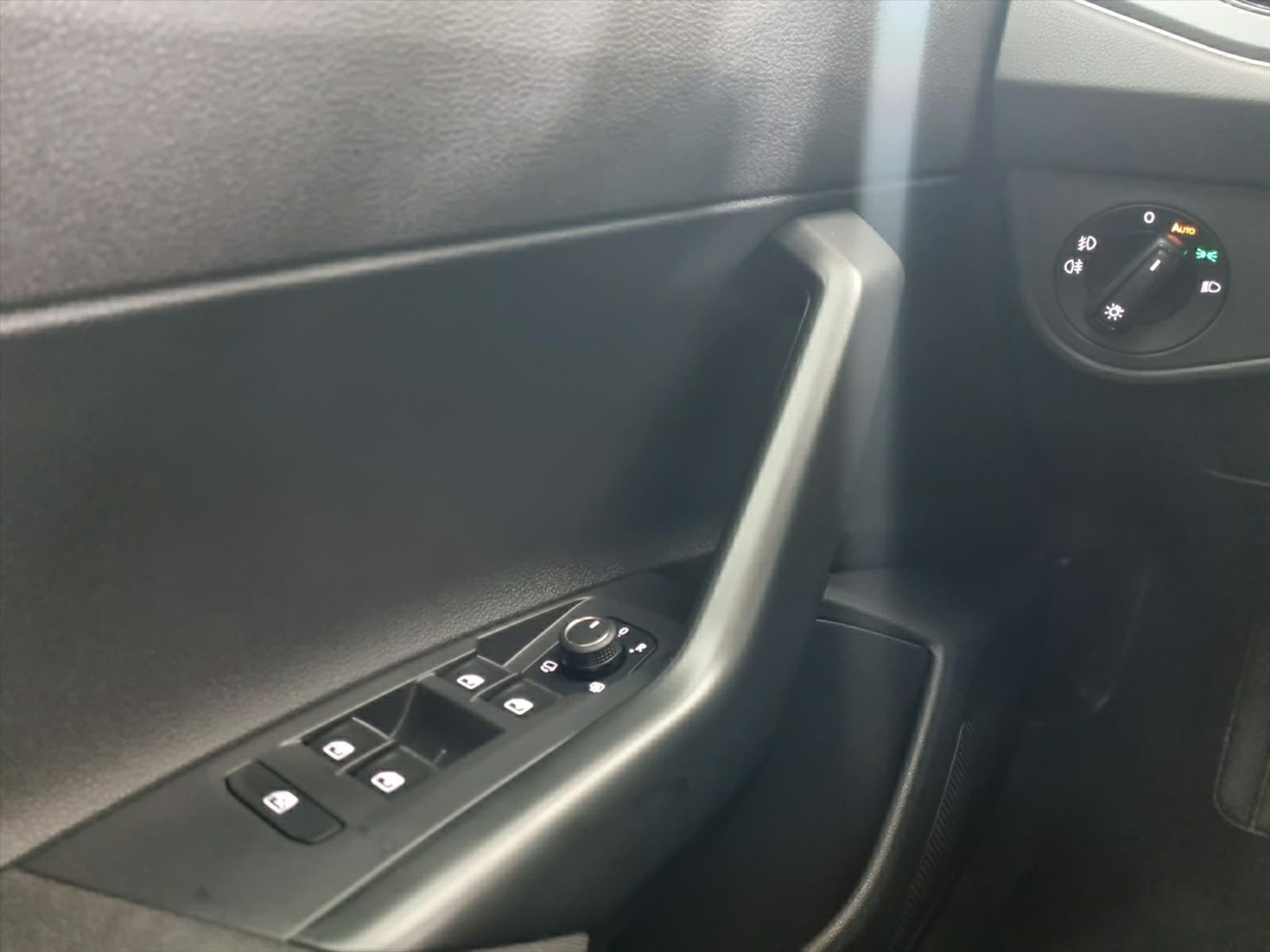 listing desktop thumbnail image 12