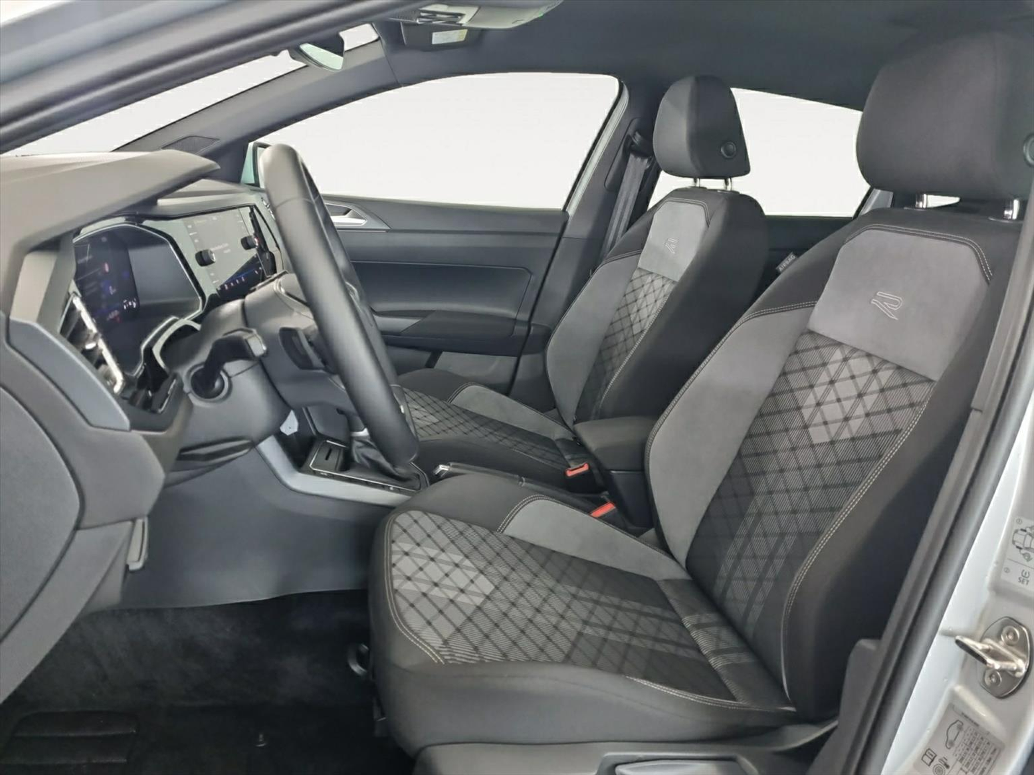 listing desktop thumbnail image 4