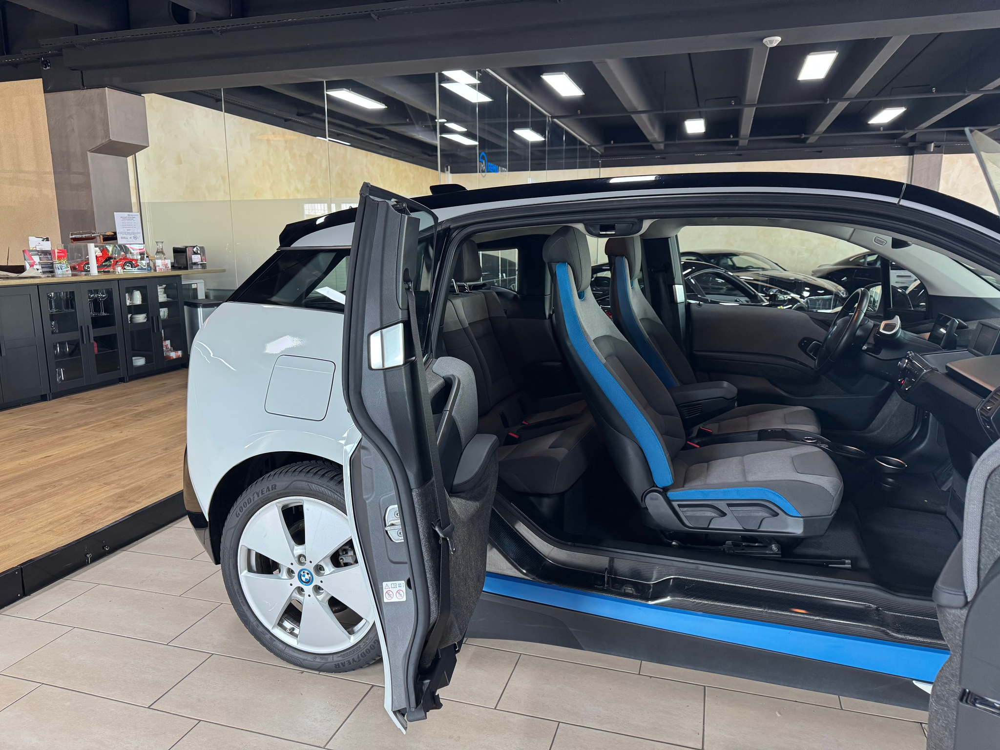 listing desktop thumbnail image 16