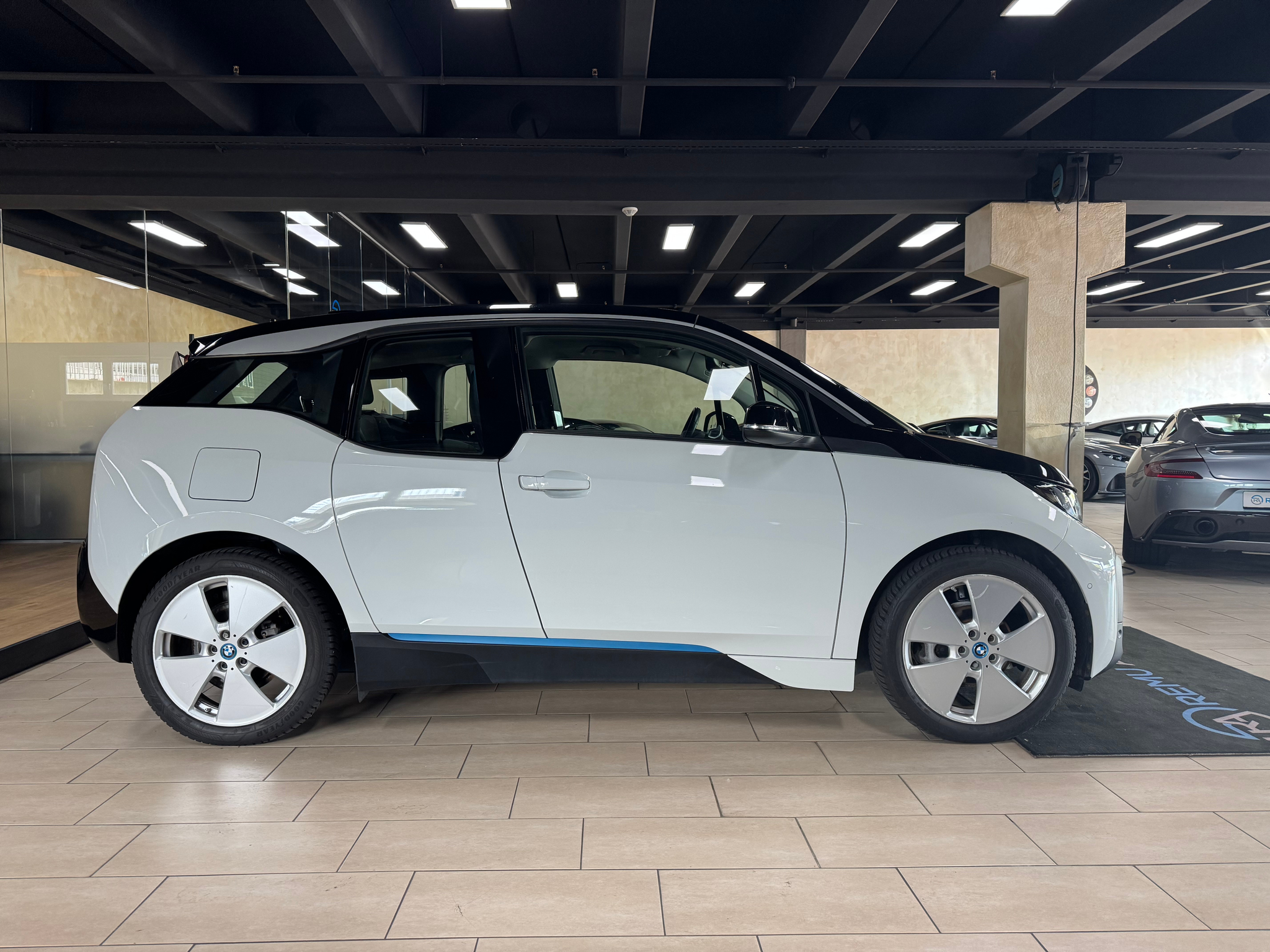 listing desktop thumbnail image 3