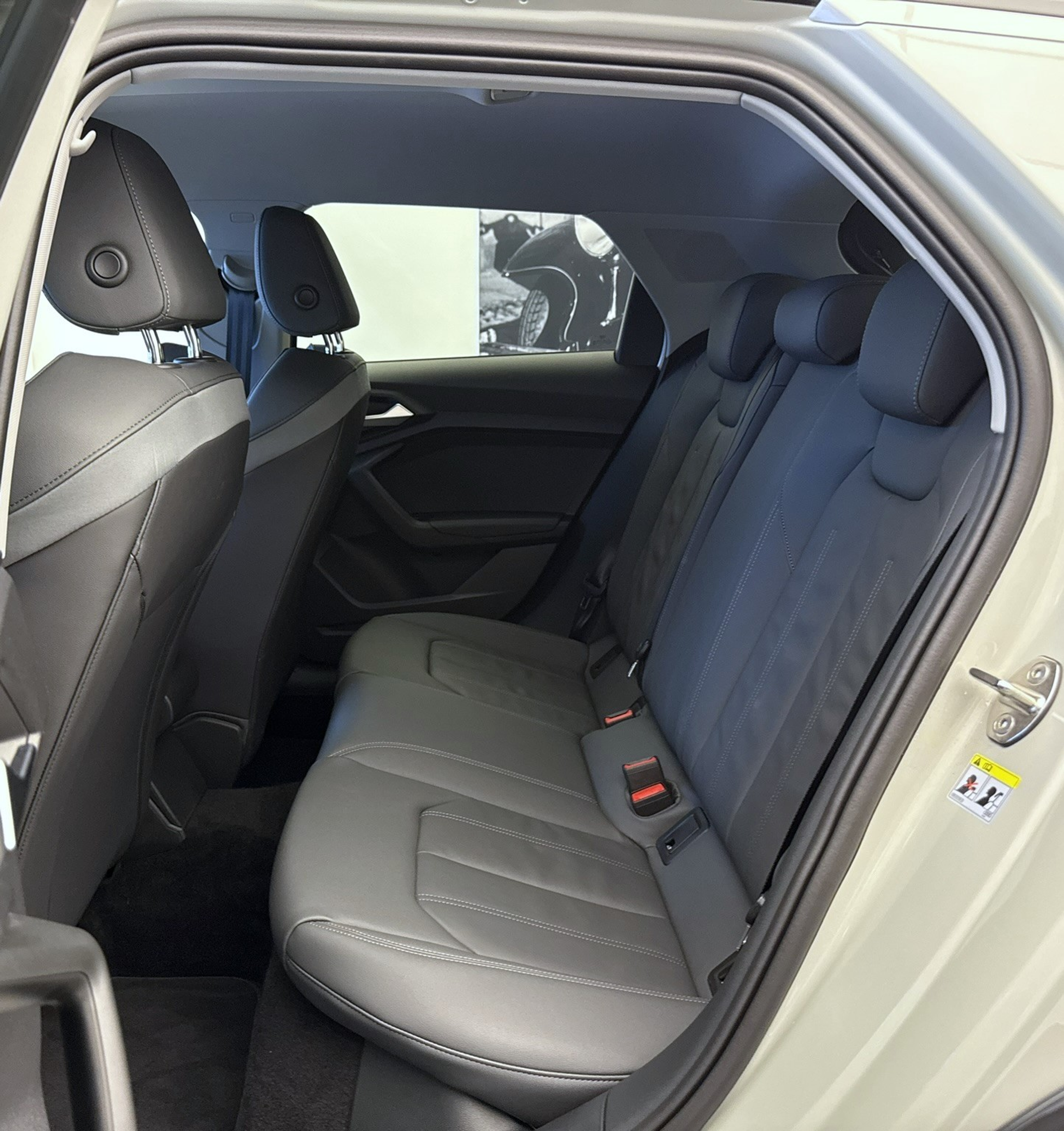 listing desktop thumbnail image 18