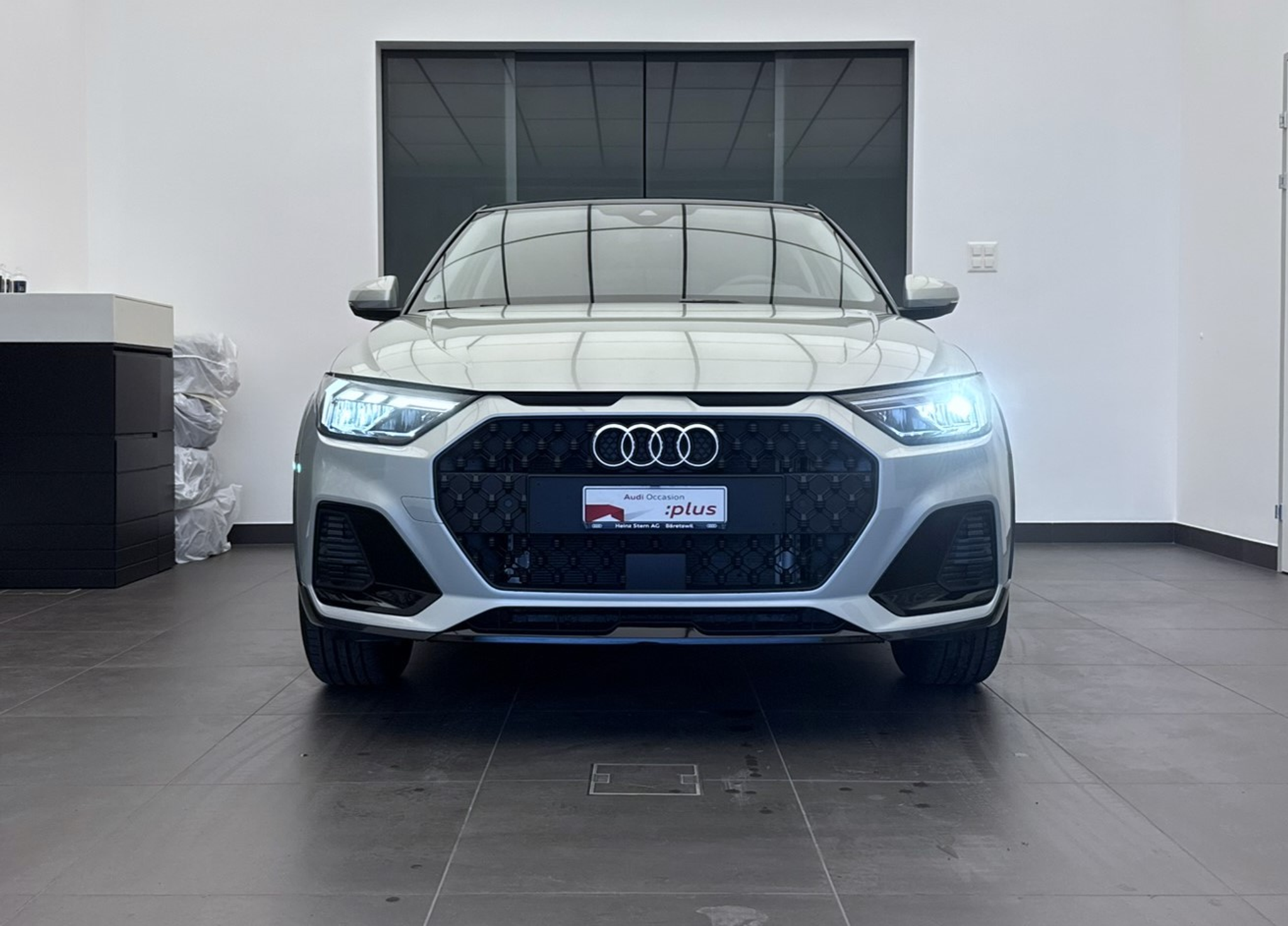 listing desktop thumbnail image 1