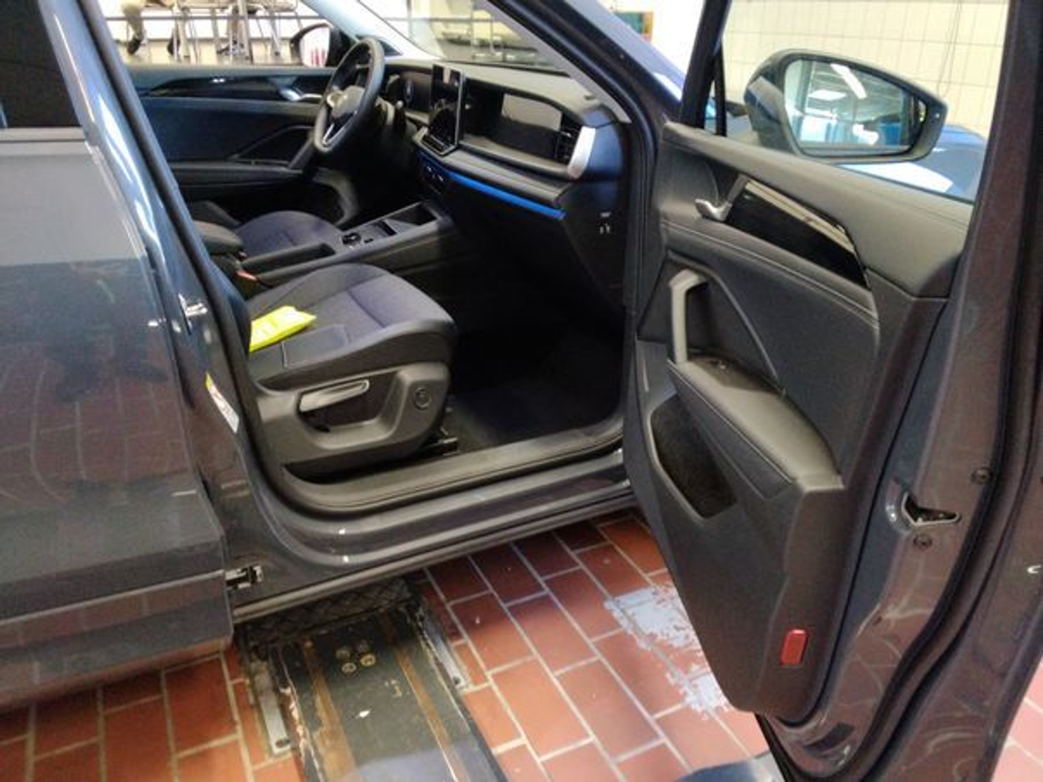 listing desktop thumbnail image 9