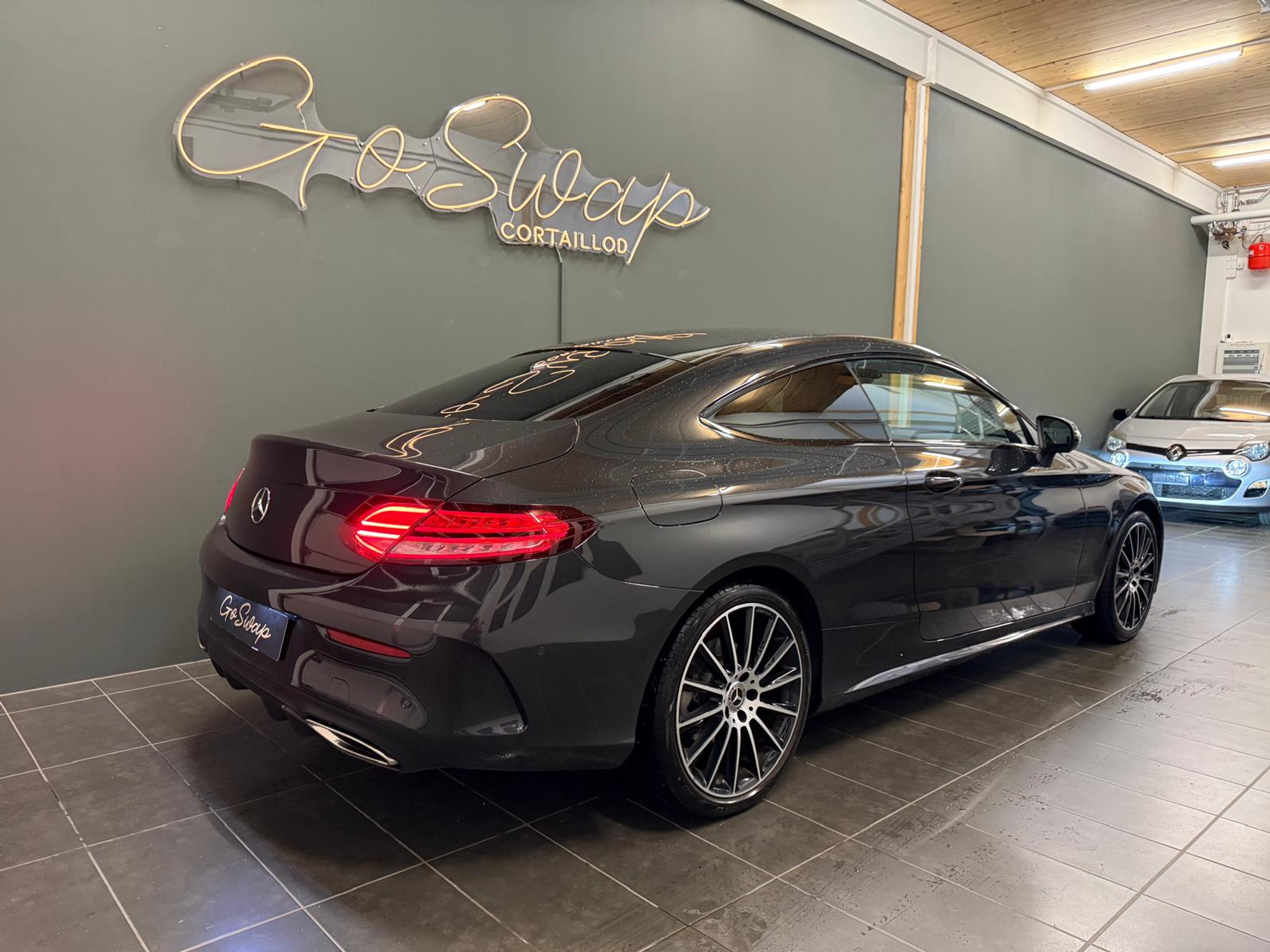 listing desktop thumbnail image 5