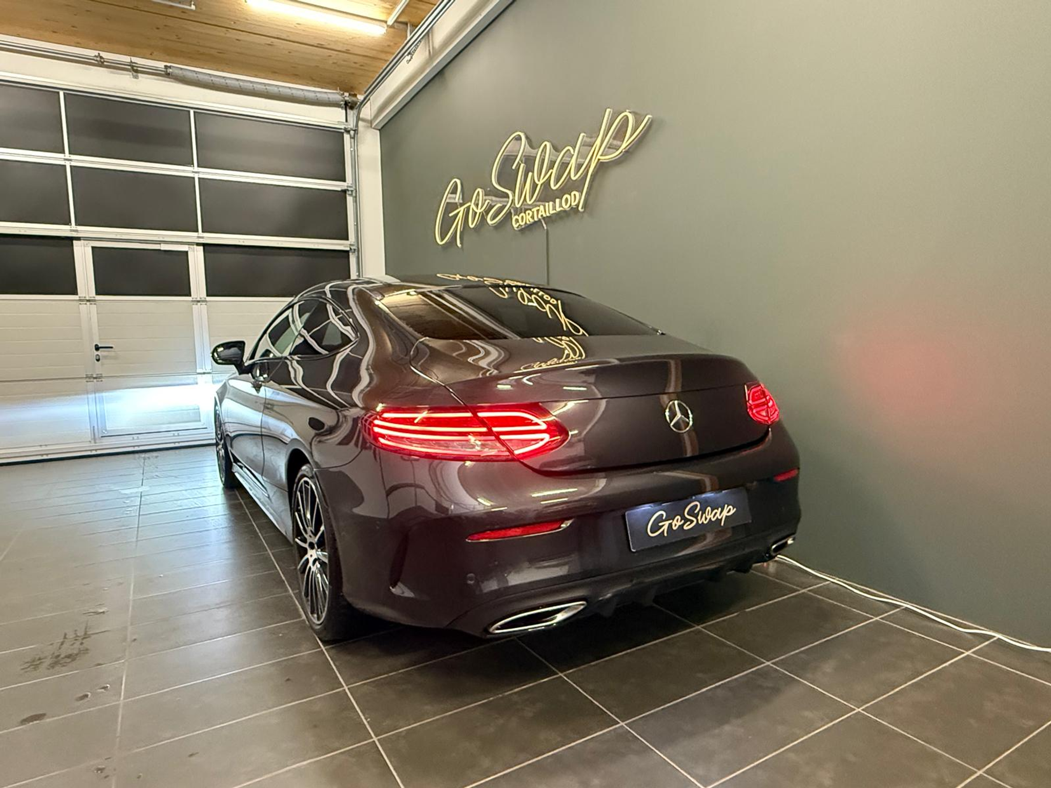 listing desktop thumbnail image 3