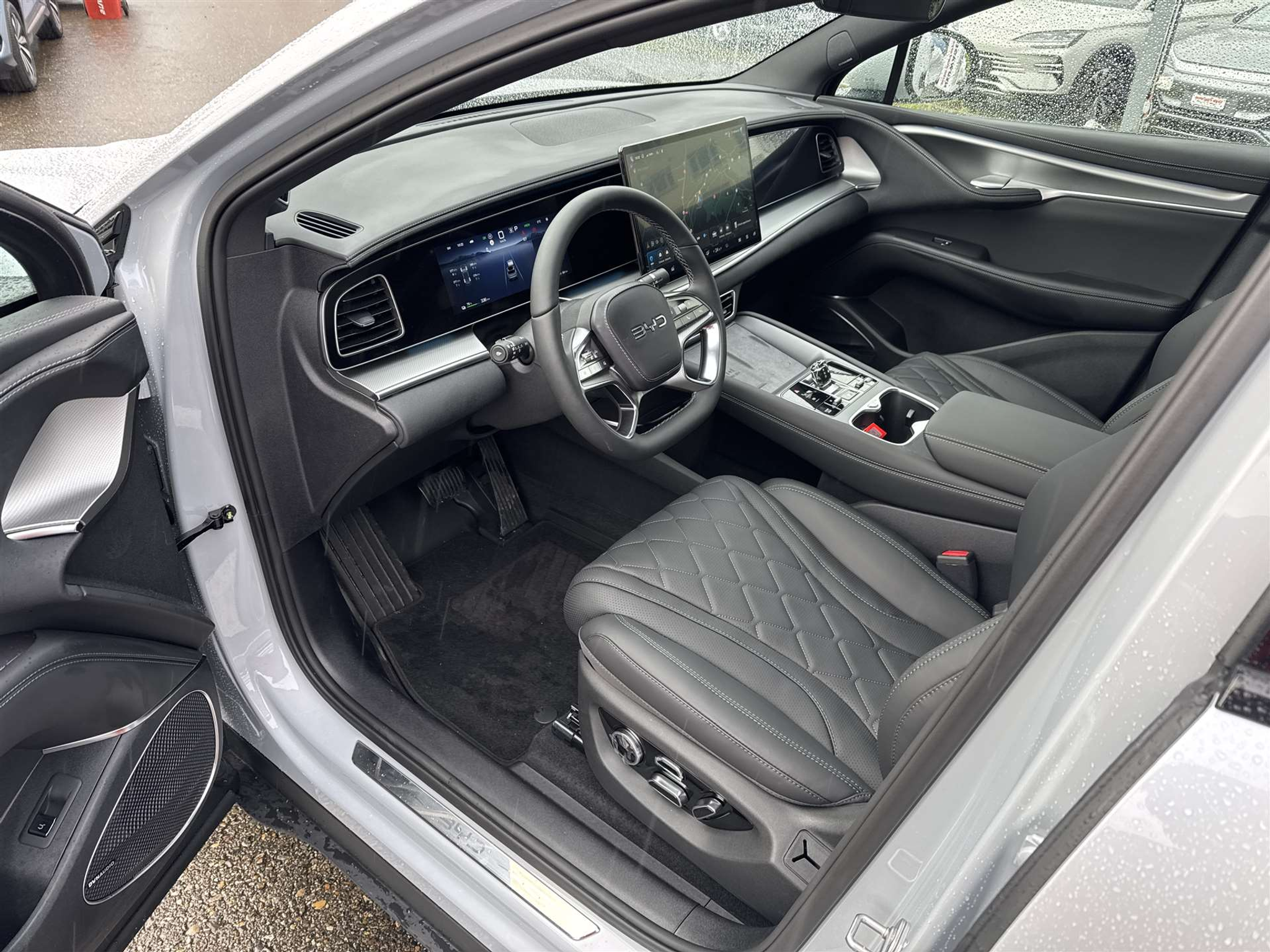 listing desktop thumbnail image 4