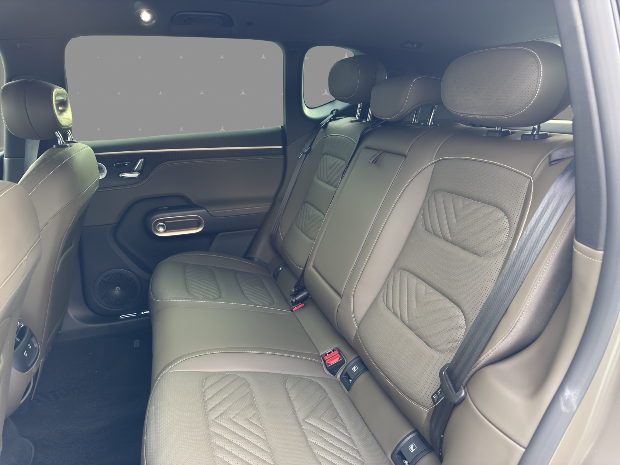 listing desktop thumbnail image 15