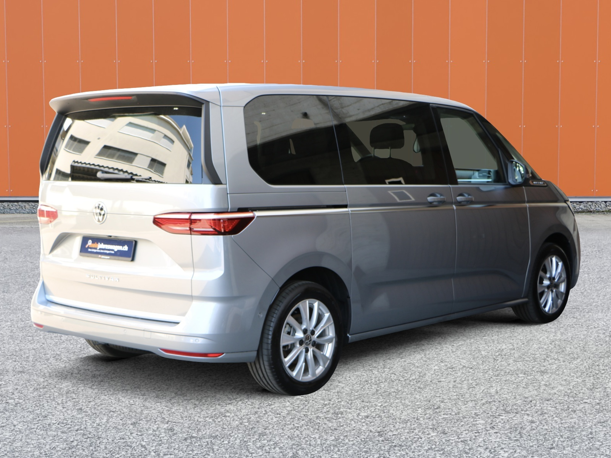 listing desktop thumbnail image 1