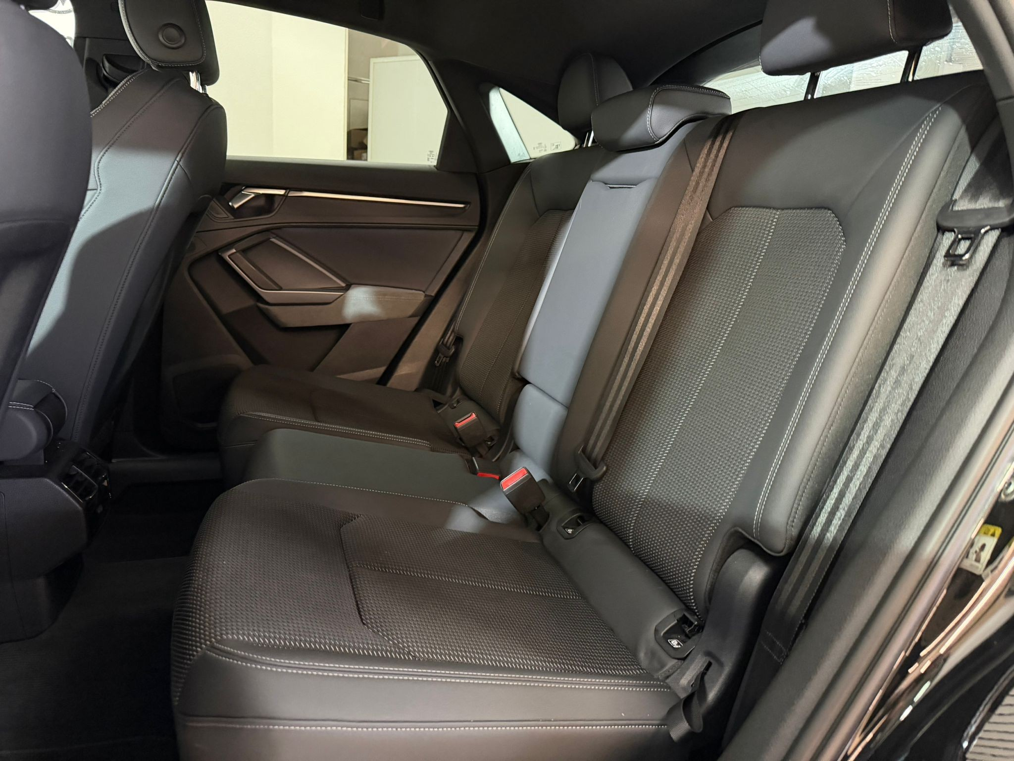 listing desktop thumbnail image 8