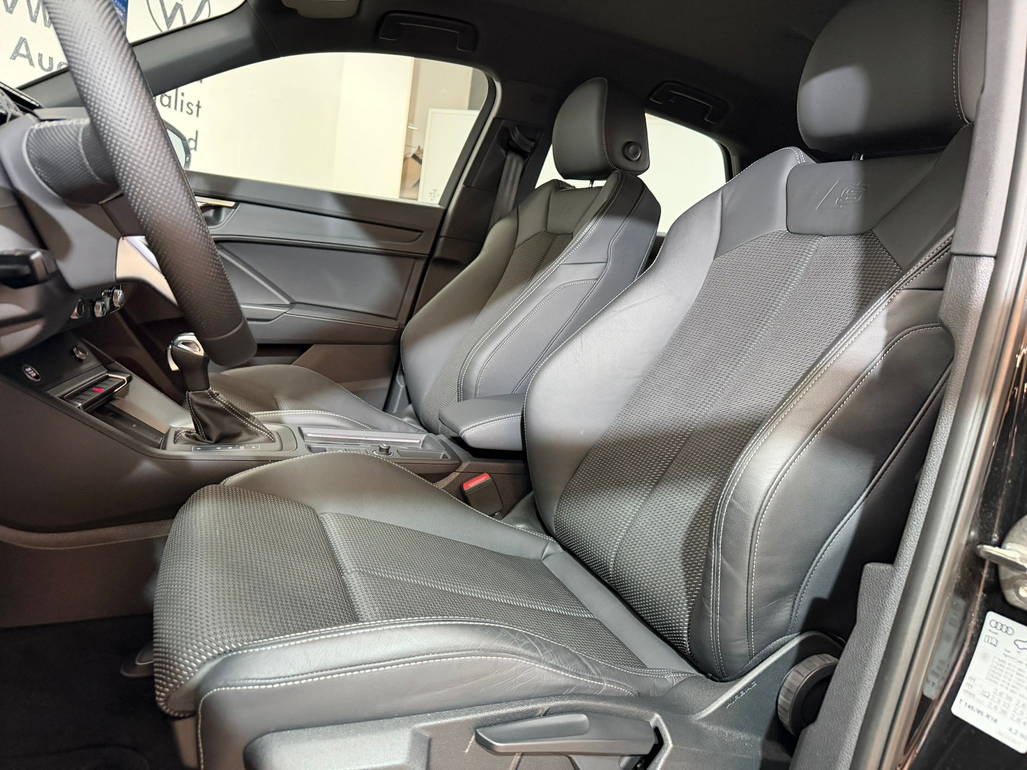 listing desktop thumbnail image 6