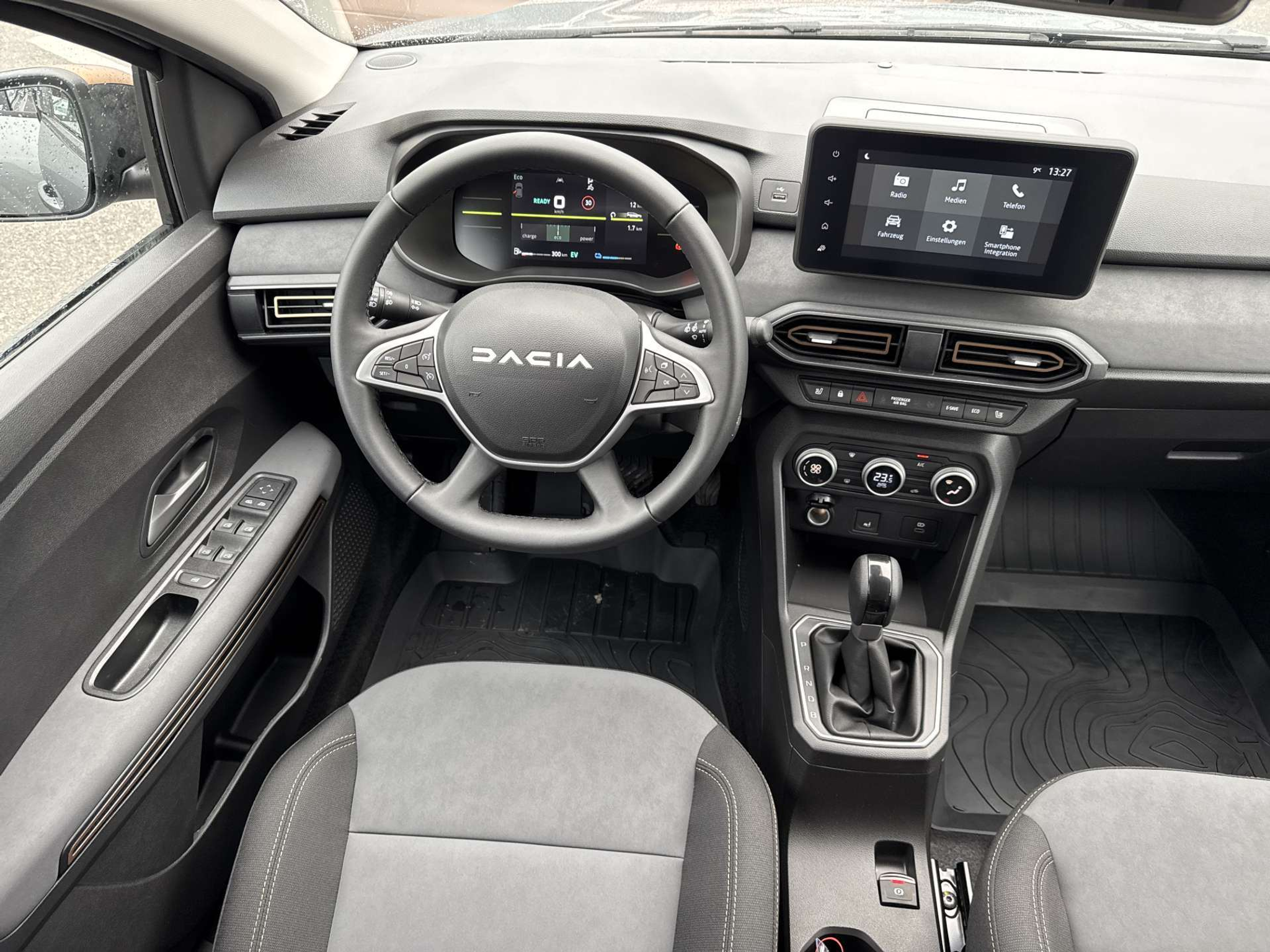 listing desktop thumbnail image 4