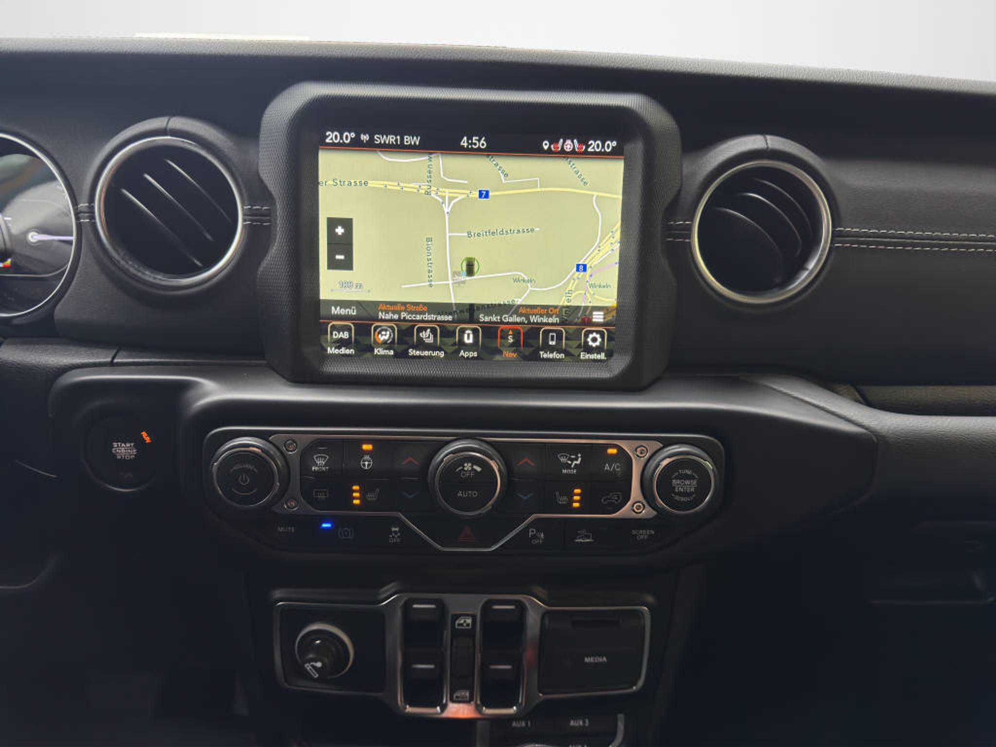 listing desktop thumbnail image 8