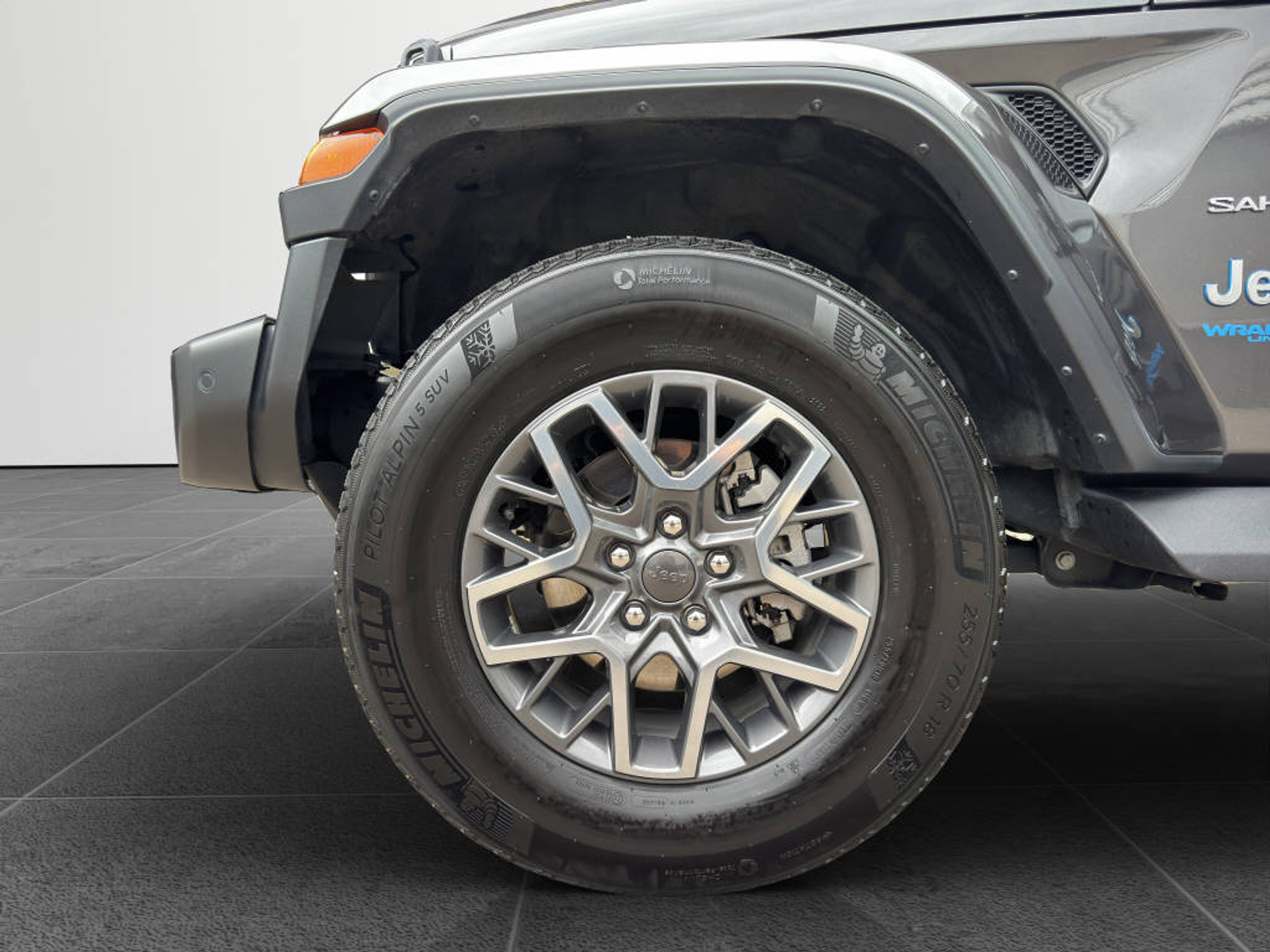 listing desktop thumbnail image 15