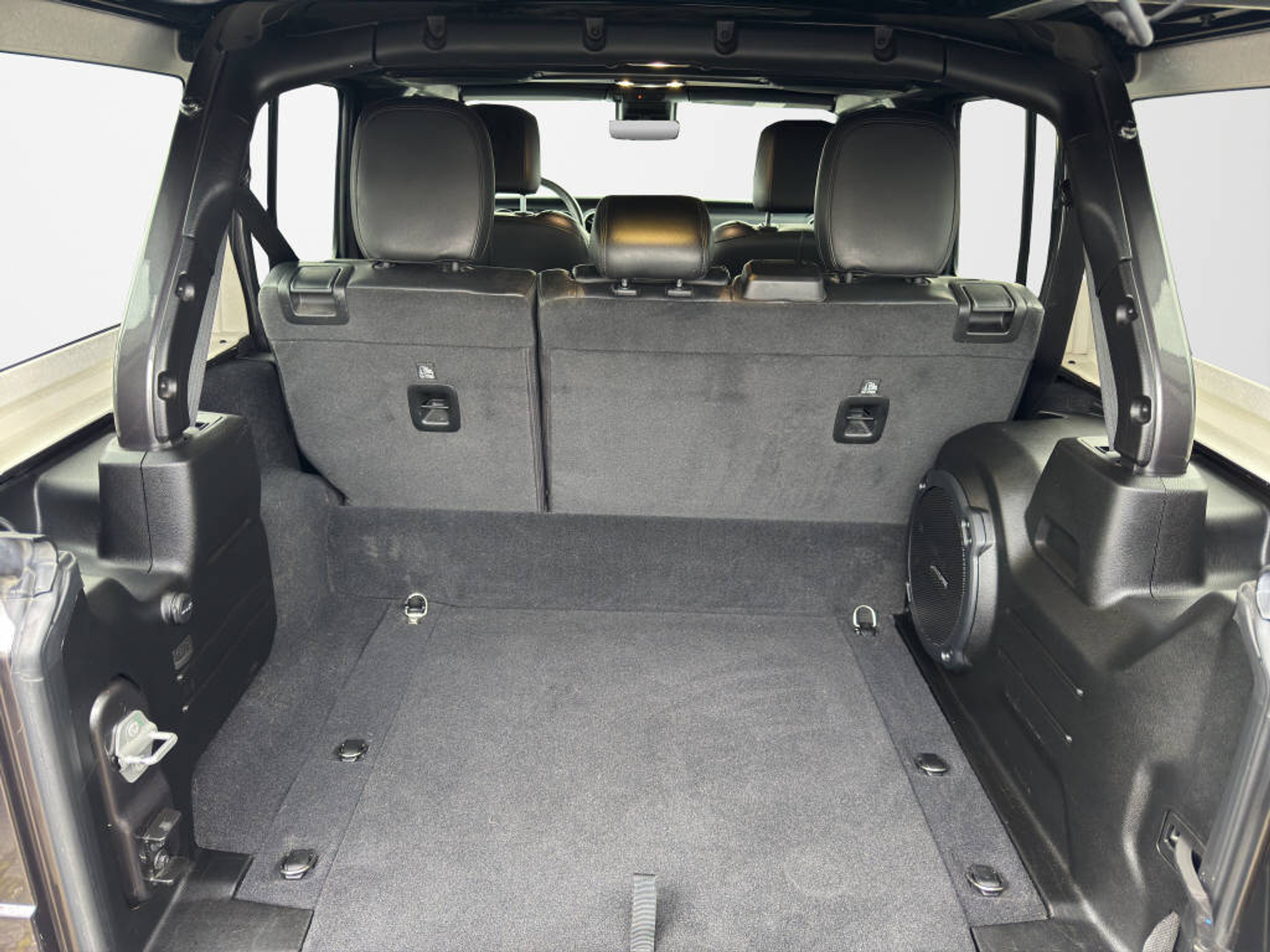 listing desktop thumbnail image 12