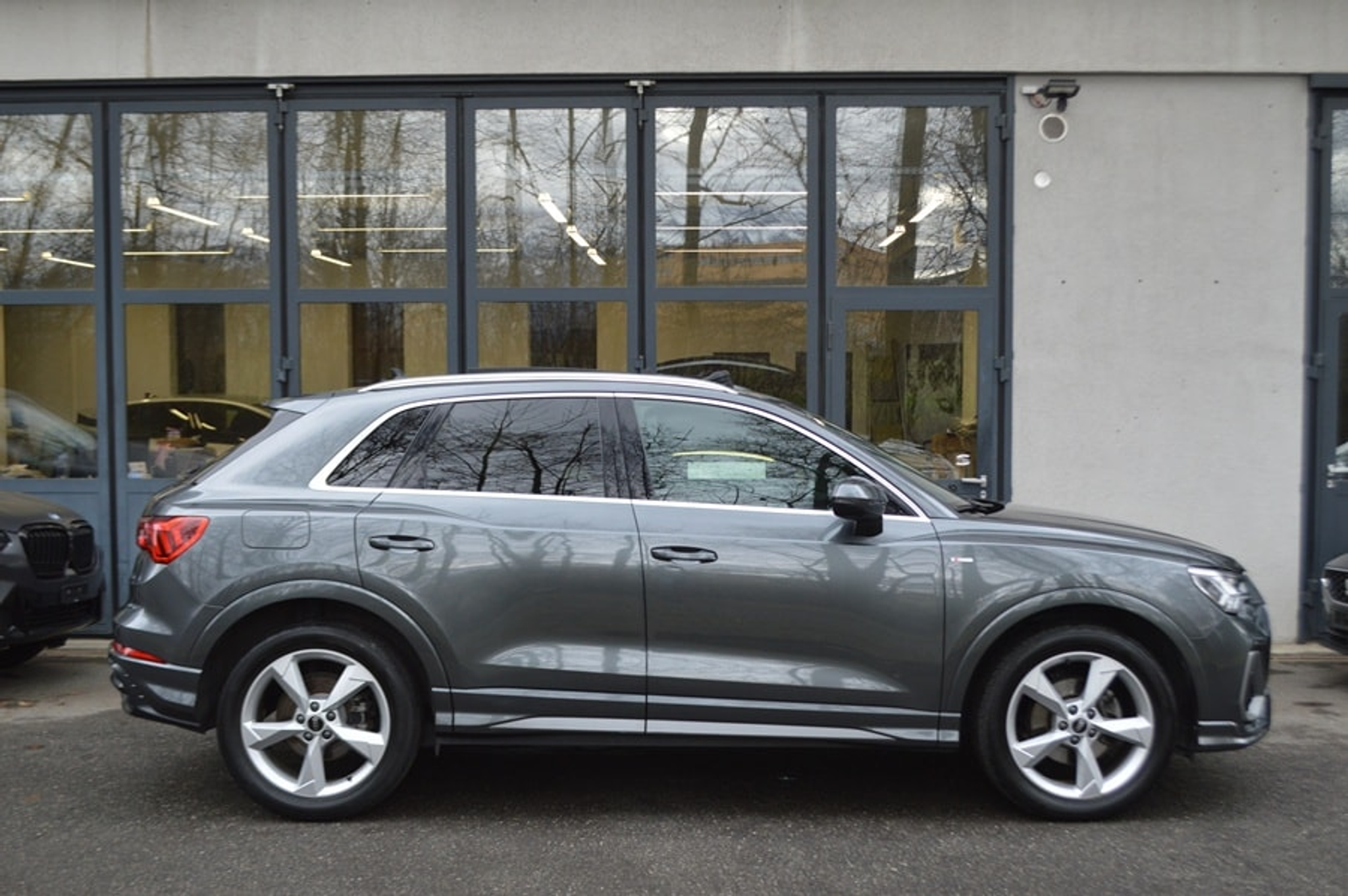 listing desktop thumbnail image 12