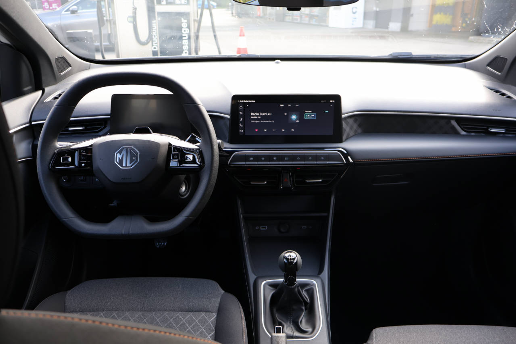 listing desktop thumbnail image 9