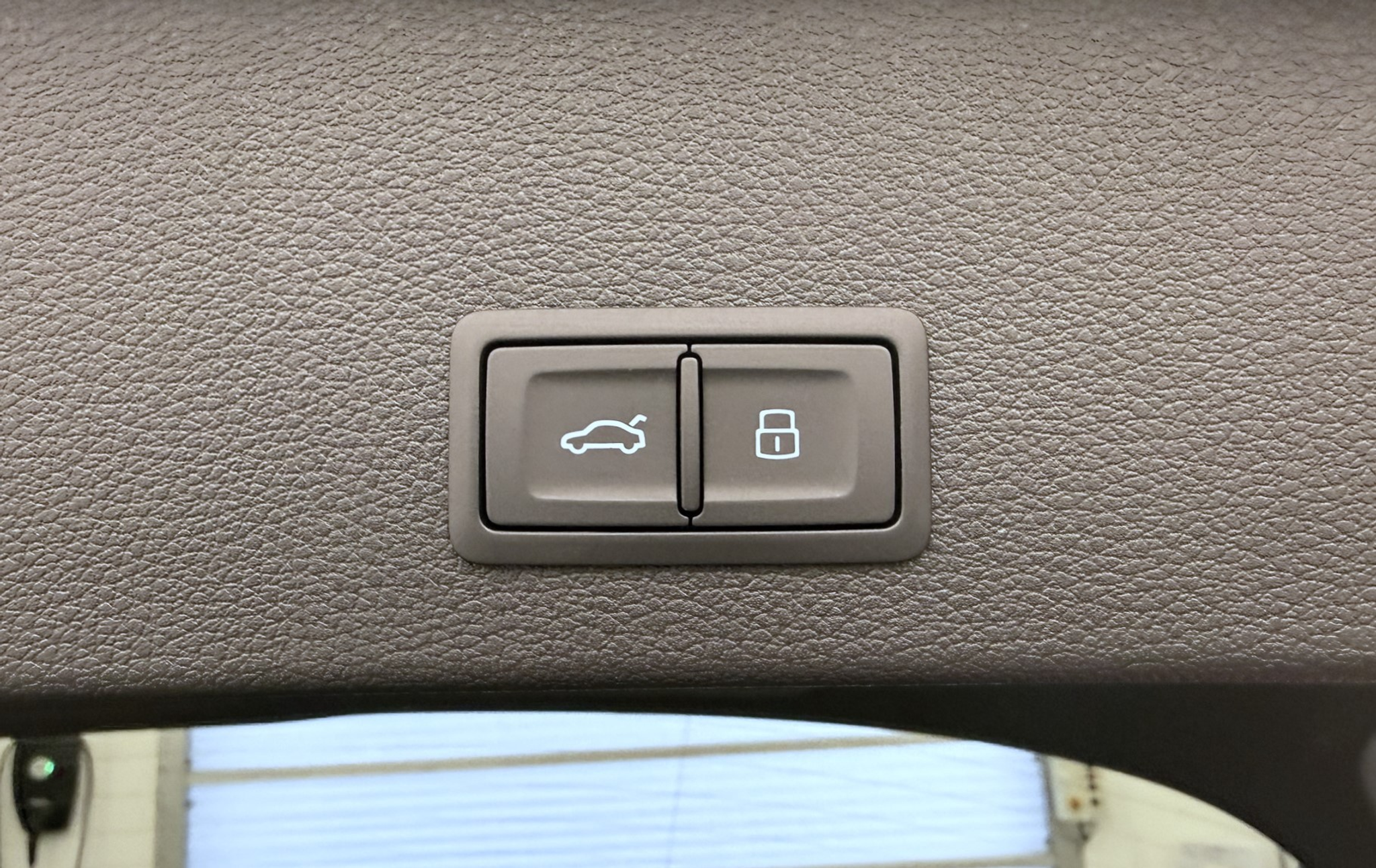 listing desktop thumbnail image 24