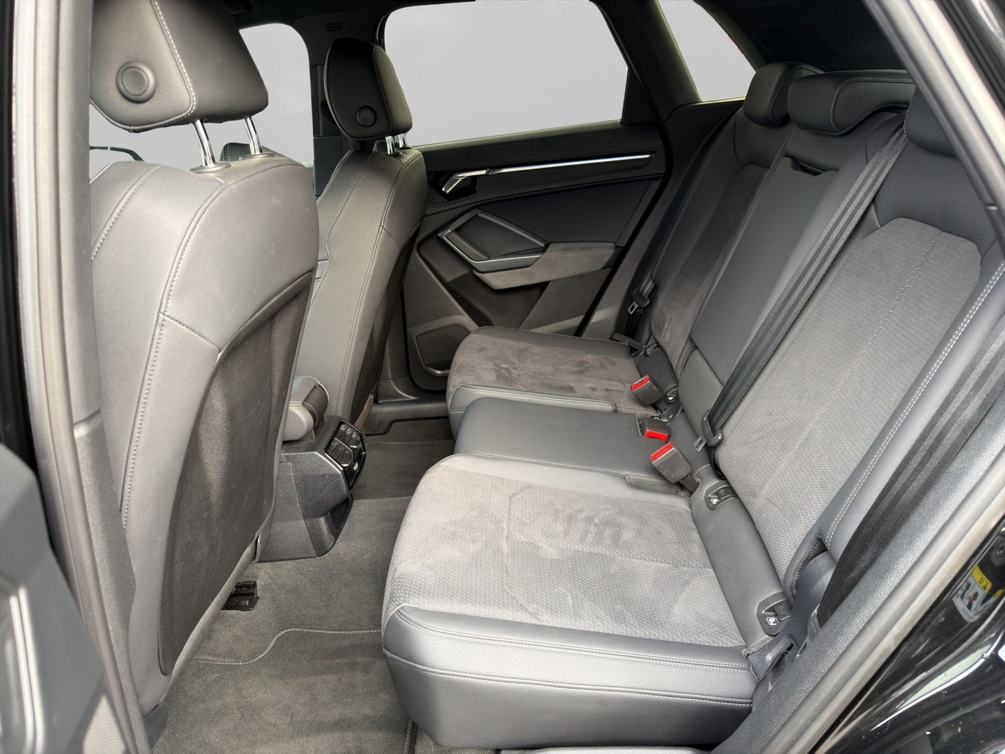 listing desktop thumbnail image 8