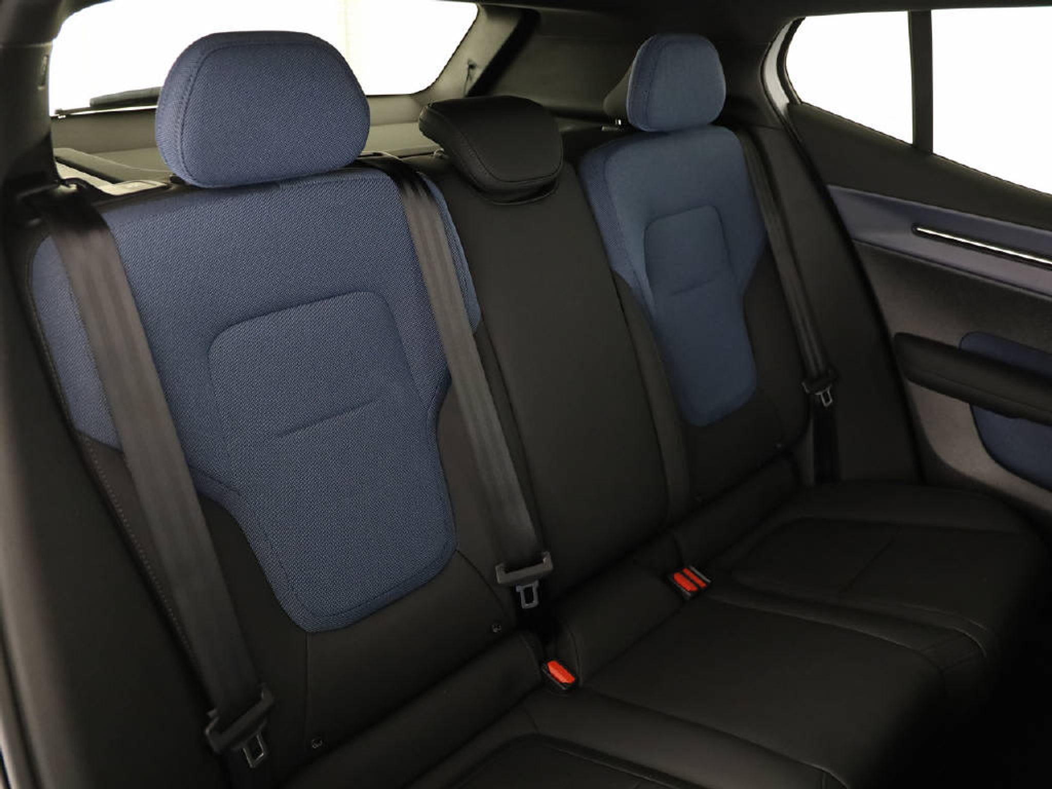 listing desktop thumbnail image 24