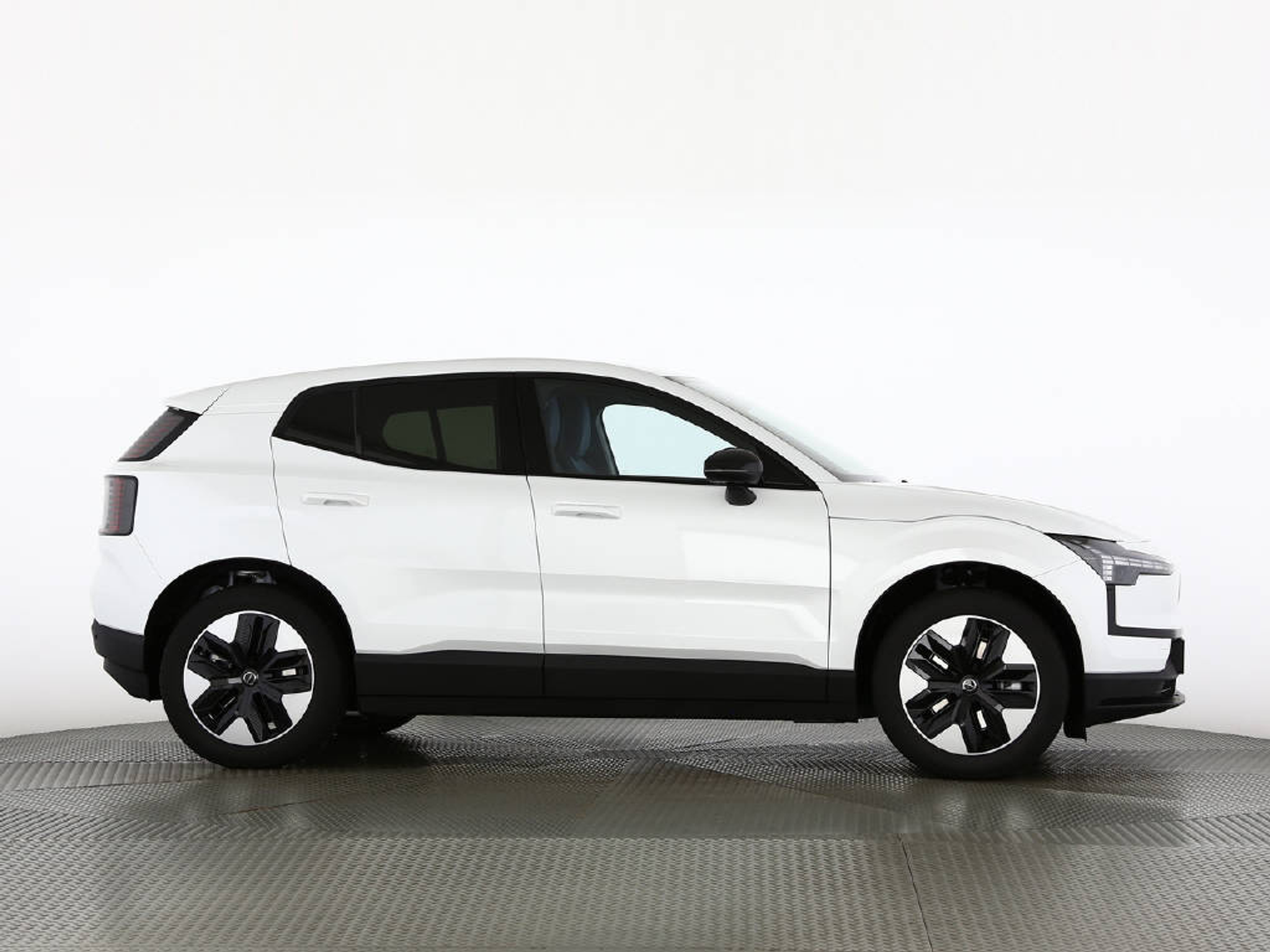 listing desktop thumbnail image 16