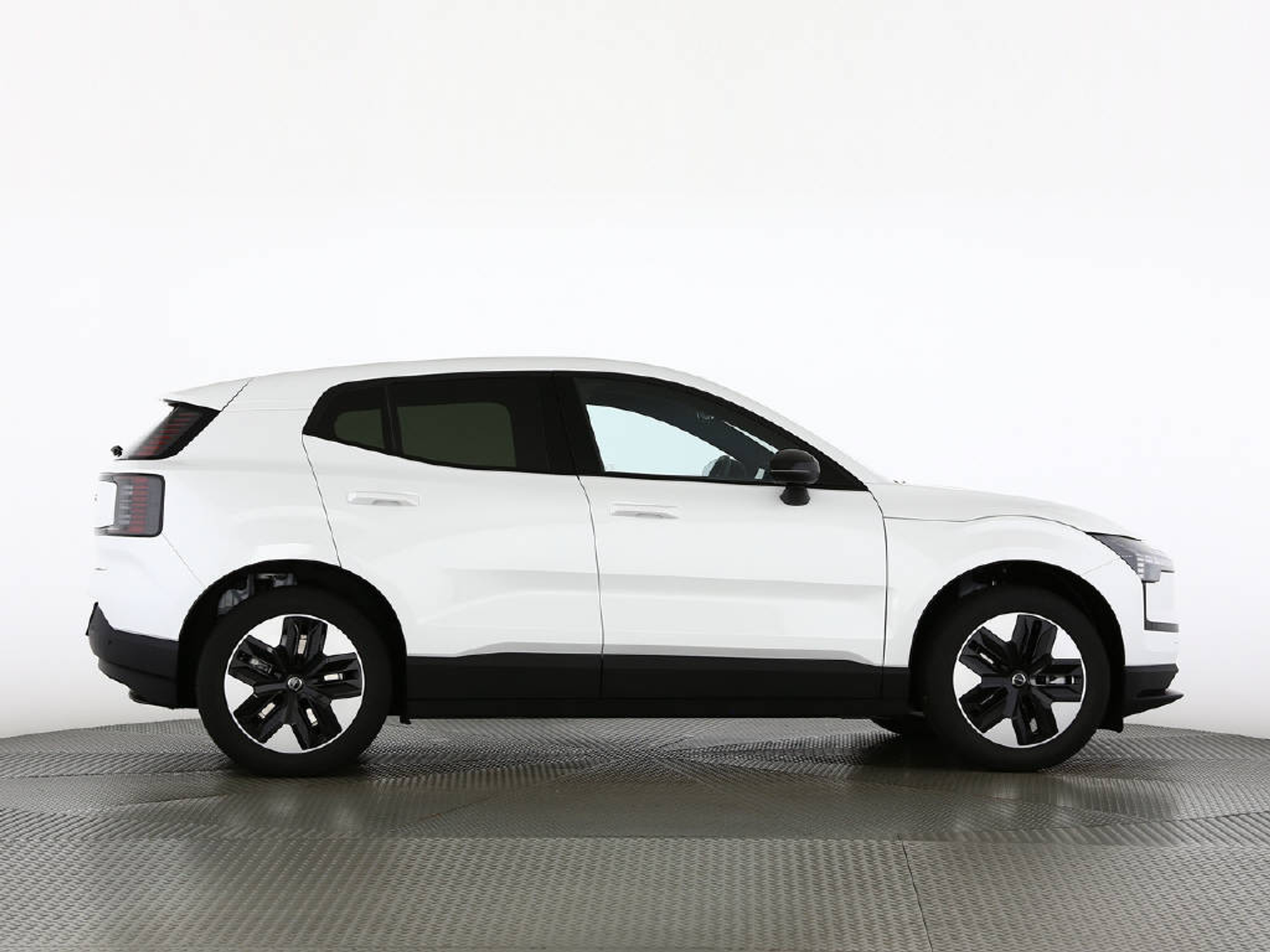 listing desktop thumbnail image 15