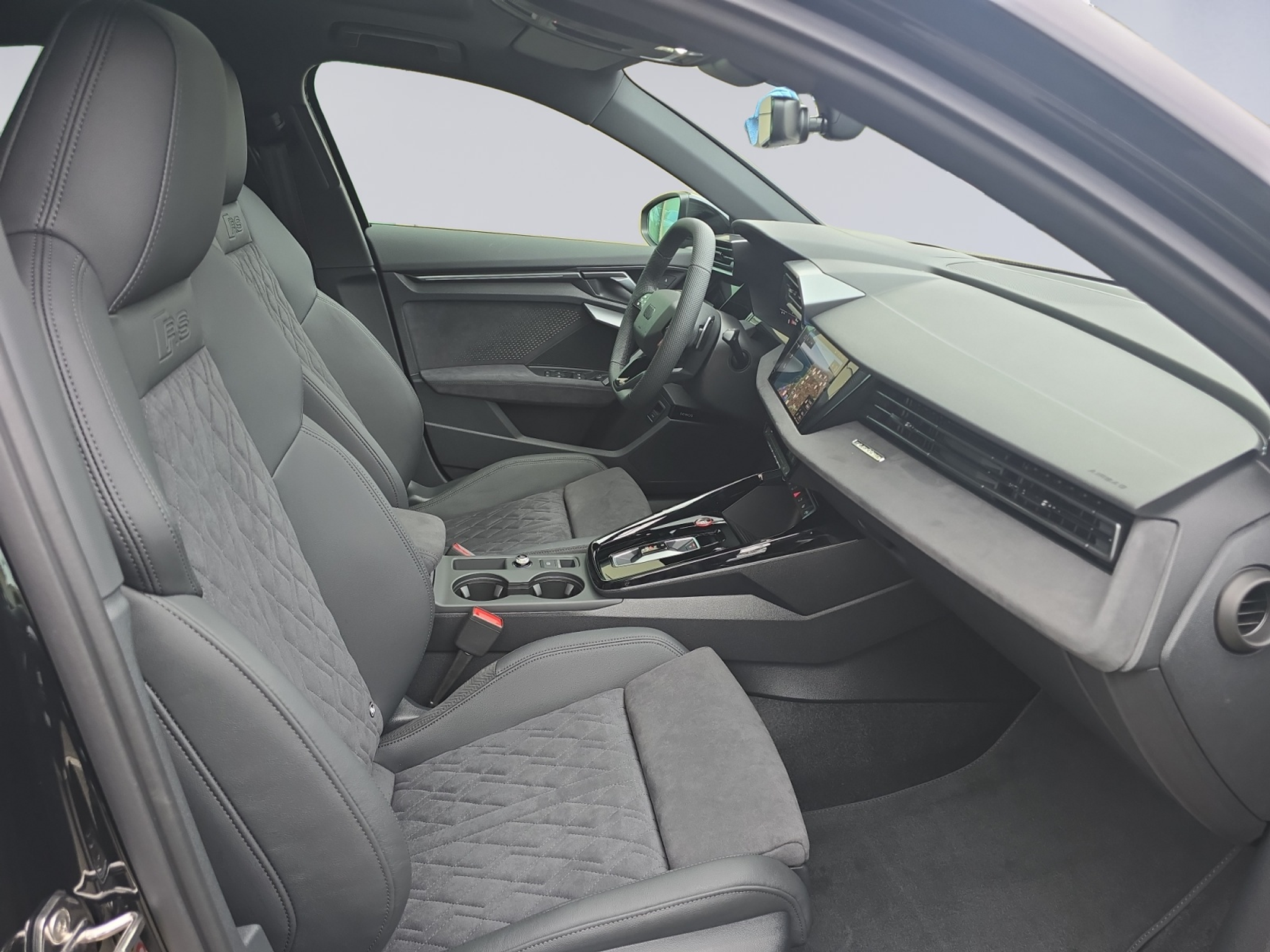 listing desktop thumbnail image 12