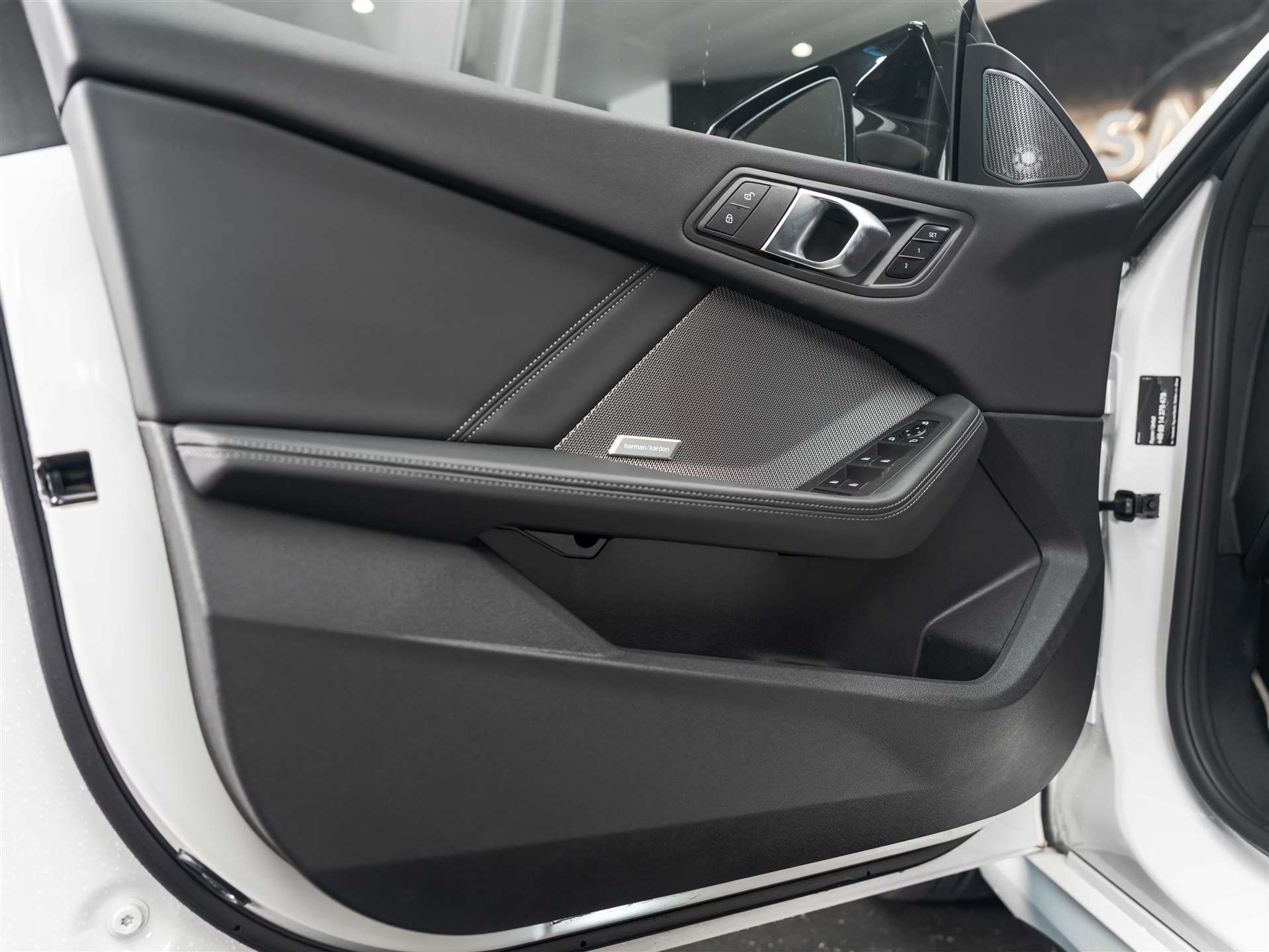 listing desktop thumbnail image 22