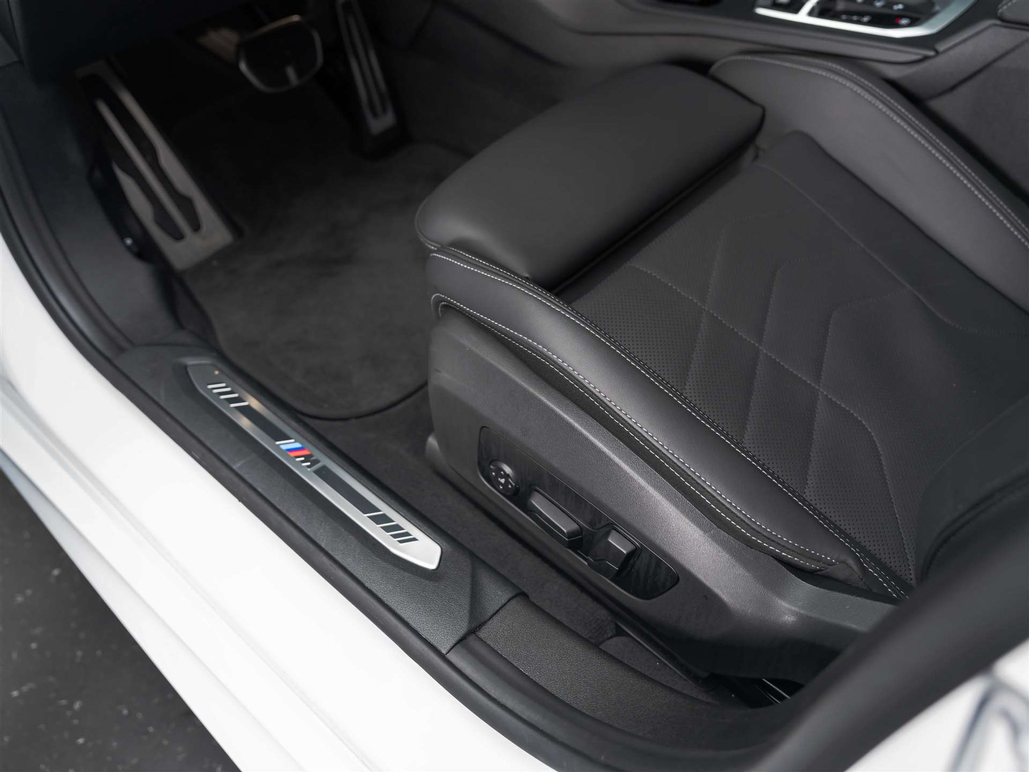 listing desktop thumbnail image 24