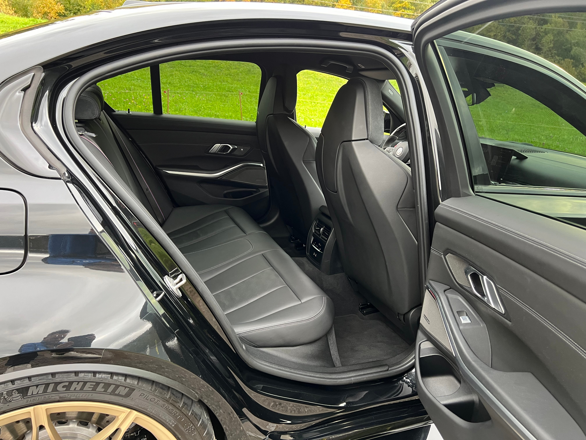 listing desktop thumbnail image 23