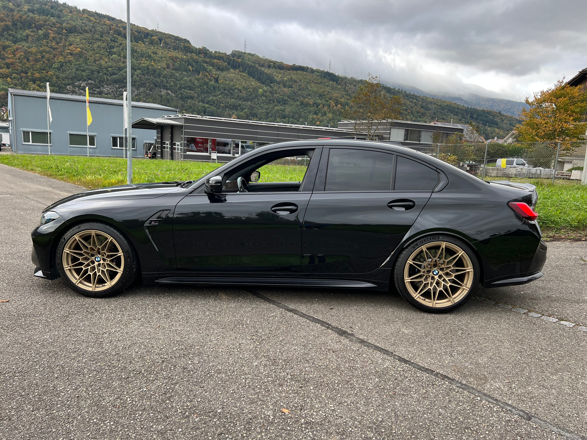 listing desktop thumbnail image 8