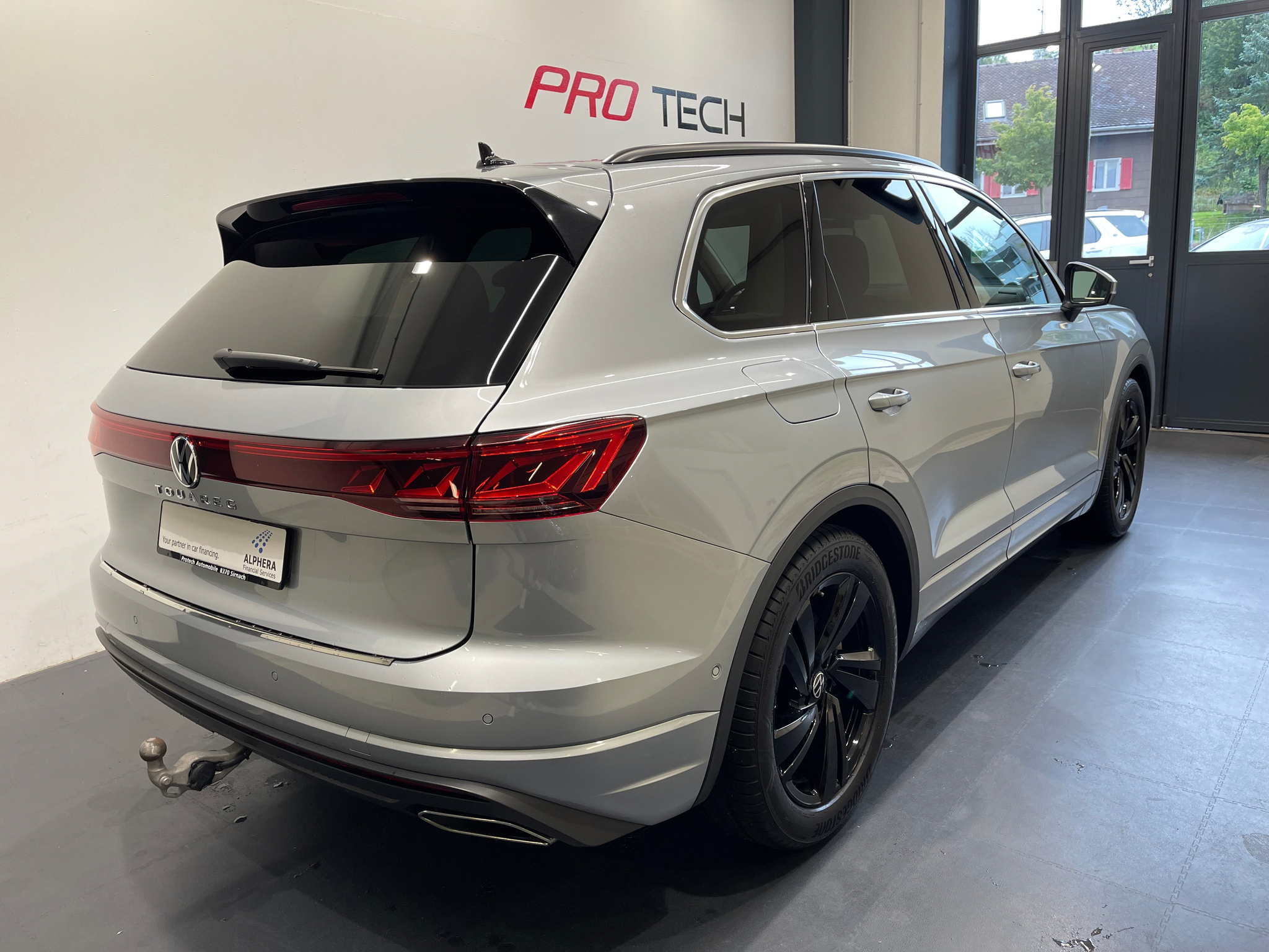 listing desktop thumbnail image 3