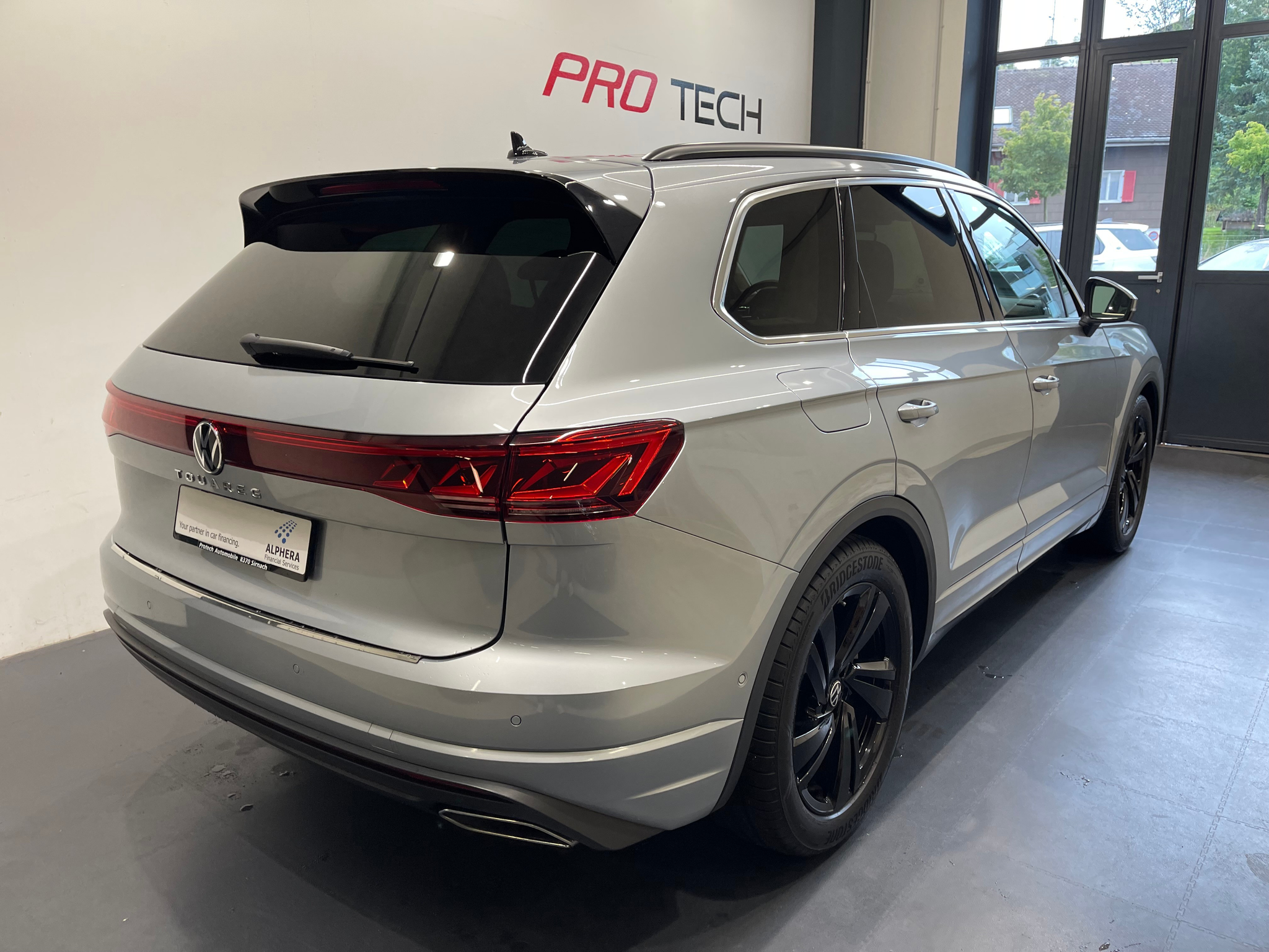 listing desktop thumbnail image 2