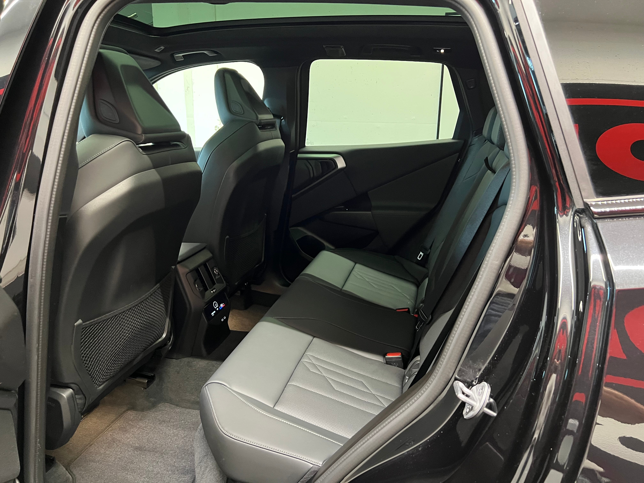 listing desktop thumbnail image 15