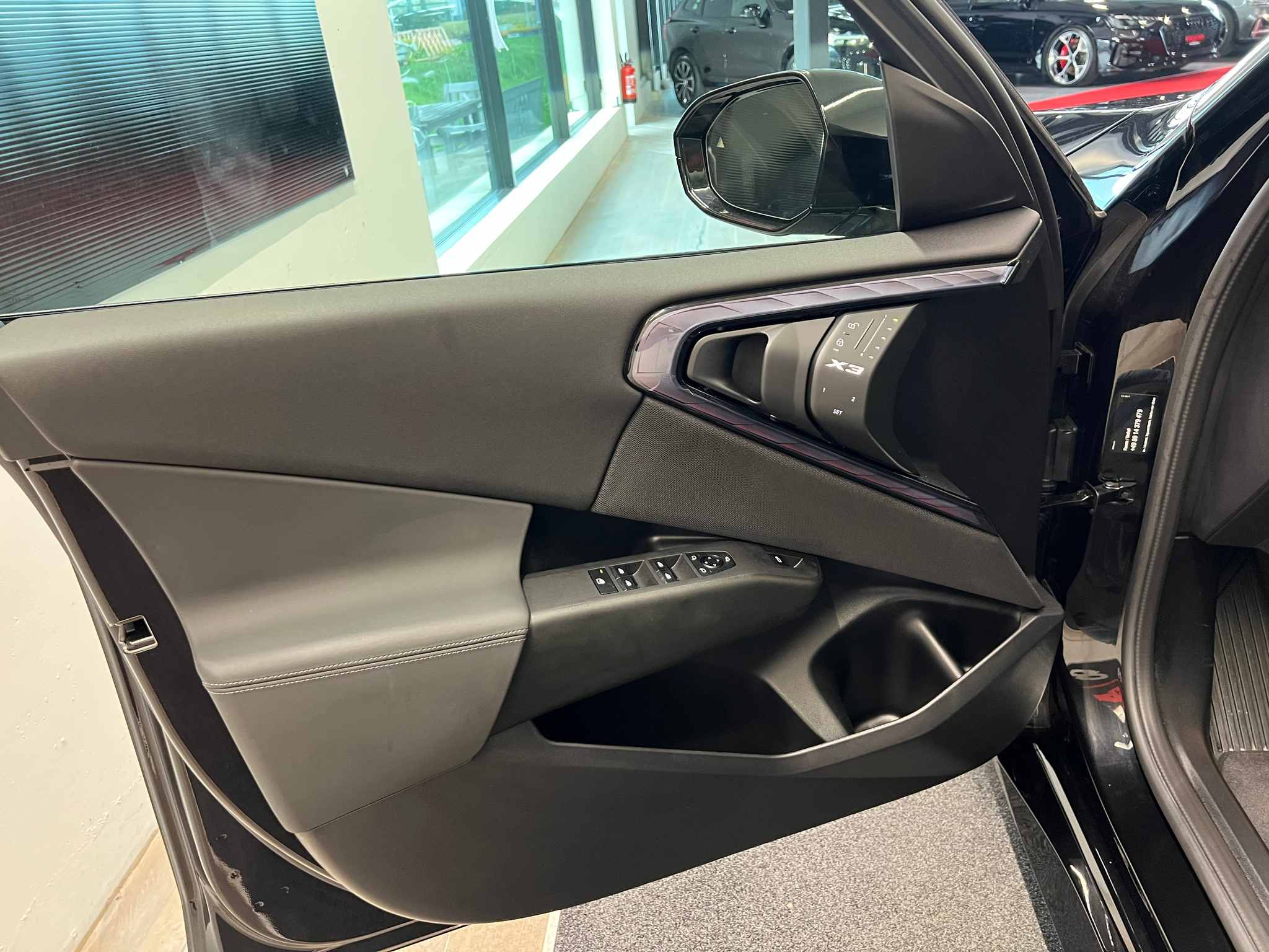 listing desktop thumbnail image 12