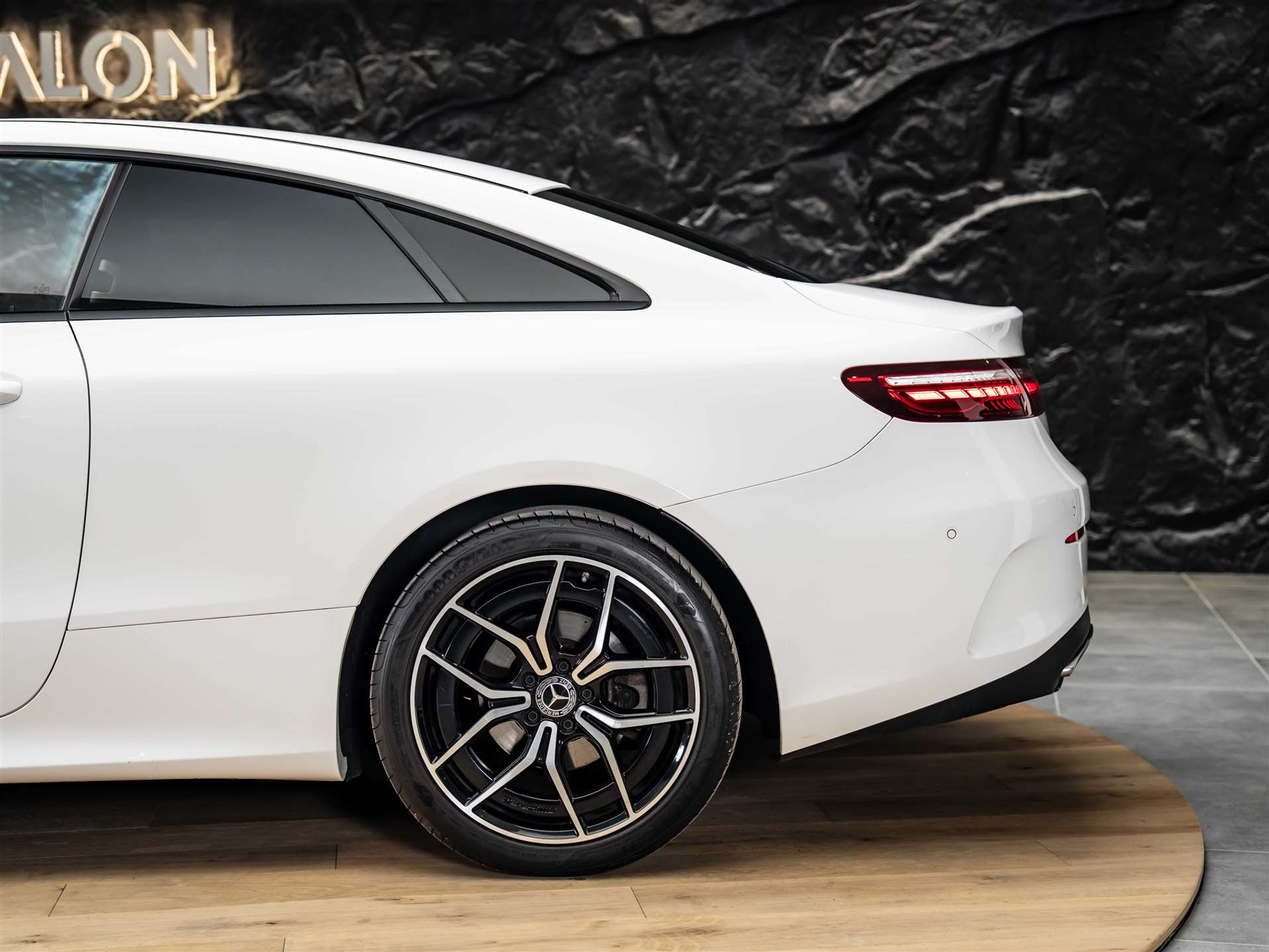 listing desktop thumbnail image 17