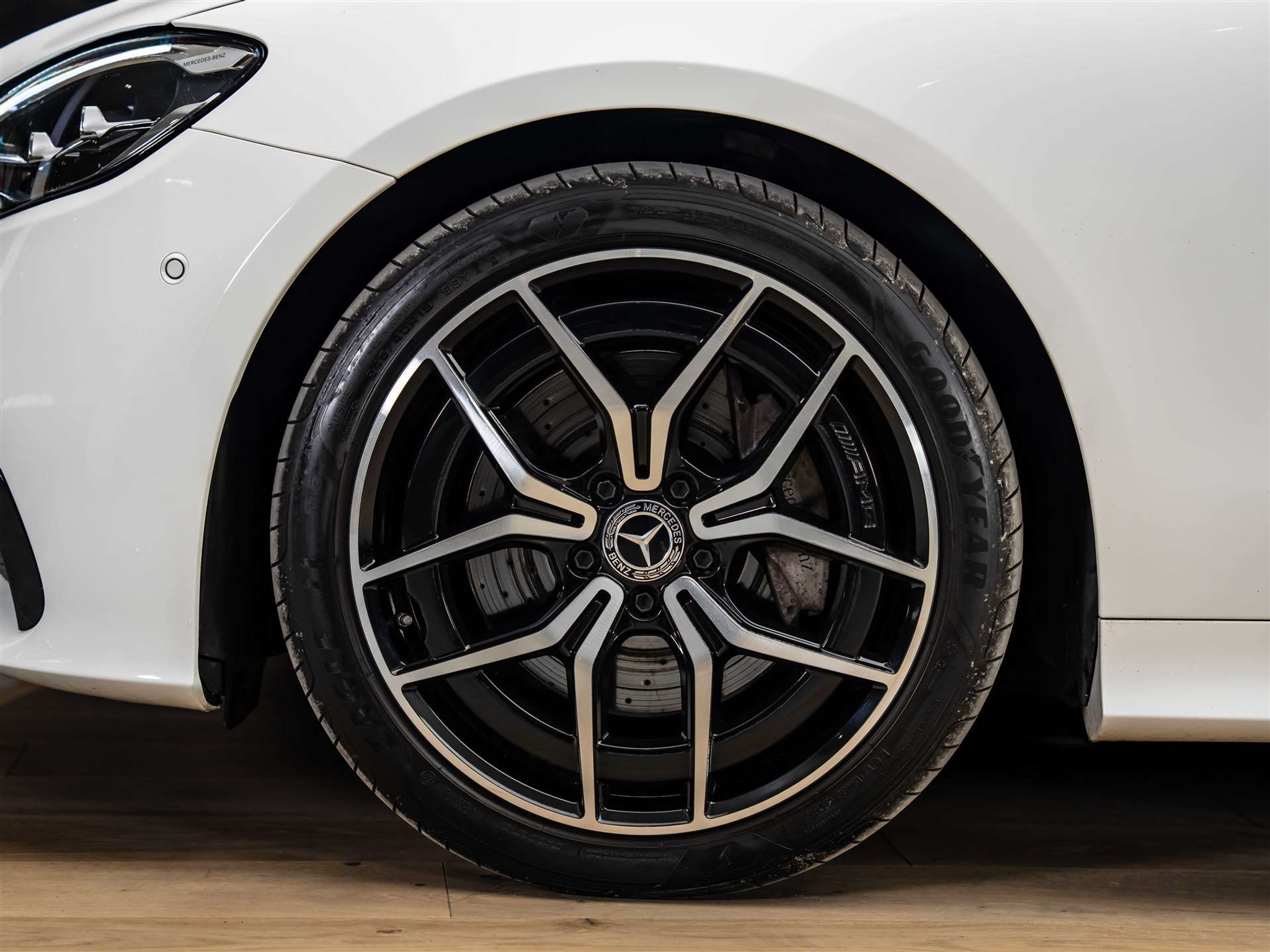 listing desktop thumbnail image 16