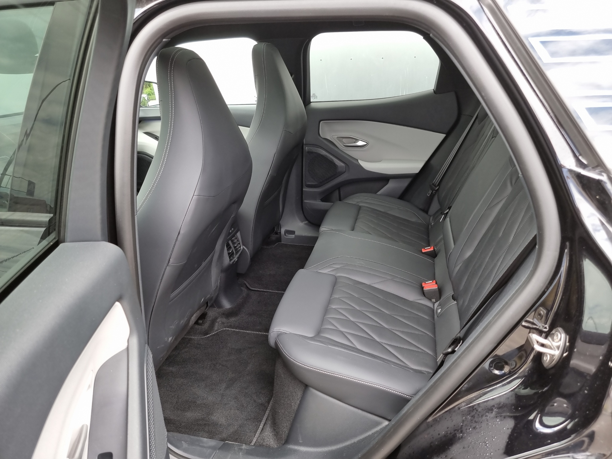 listing desktop thumbnail image 13