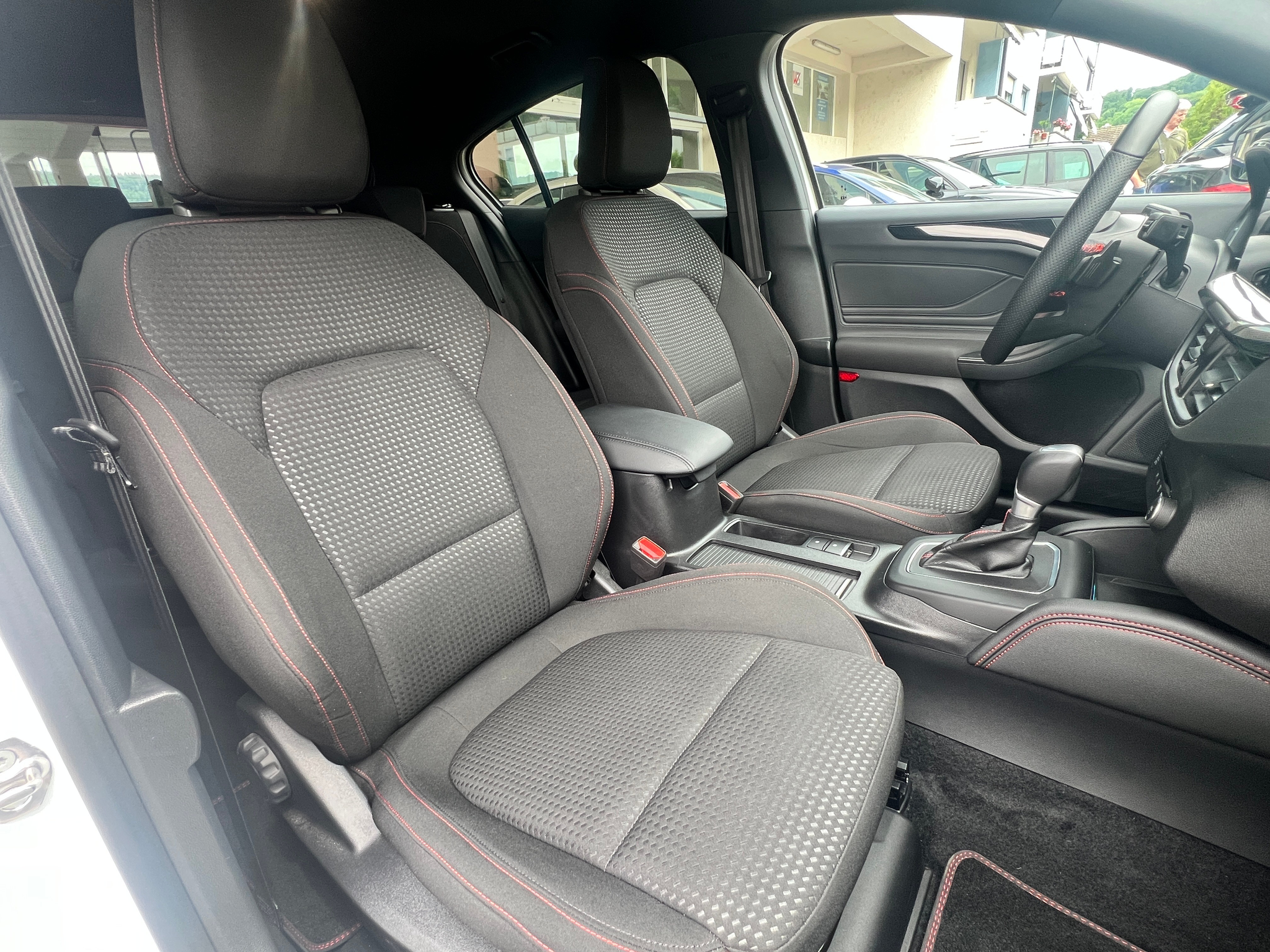 listing desktop thumbnail image 11