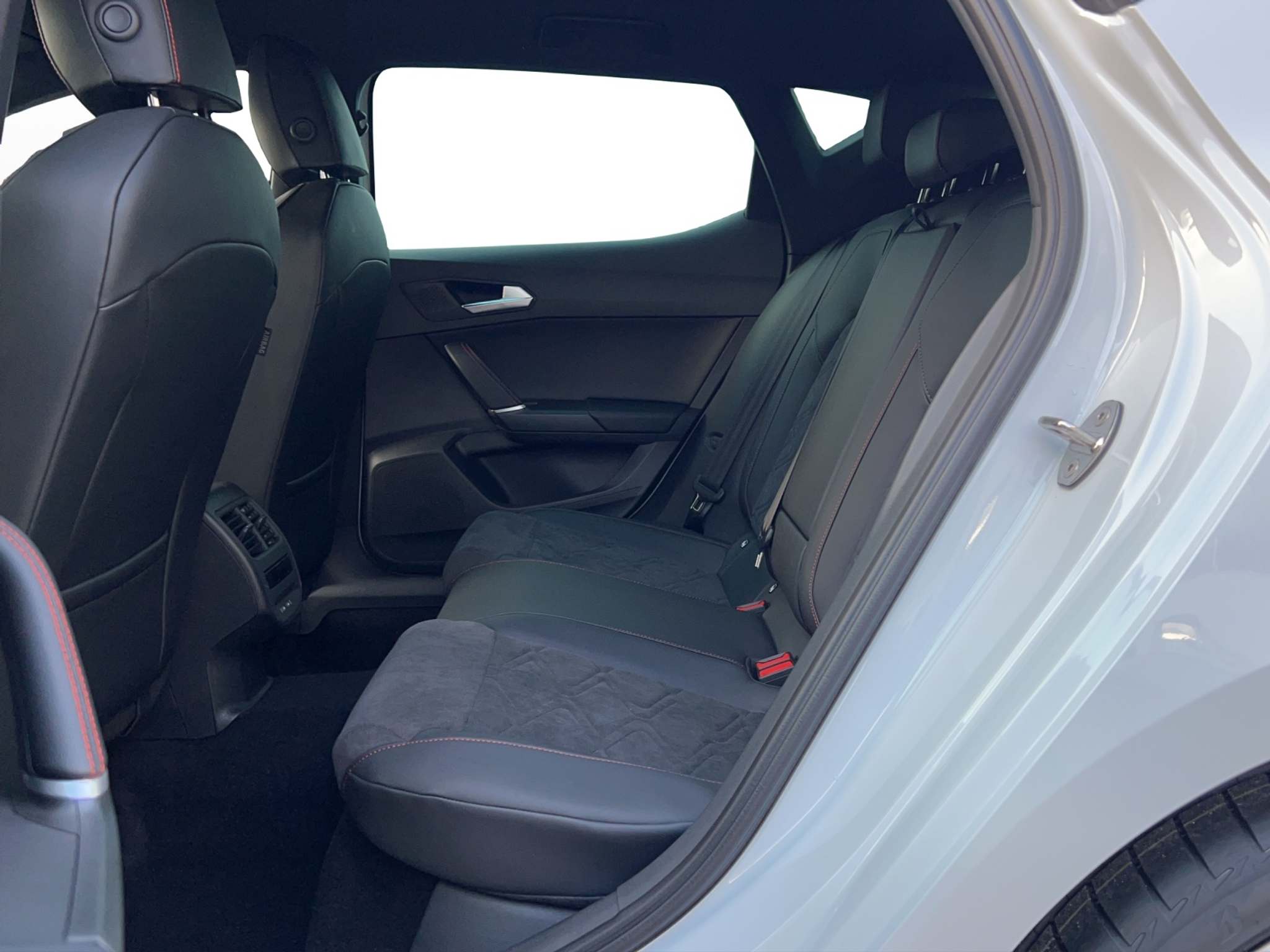 listing desktop thumbnail image 5