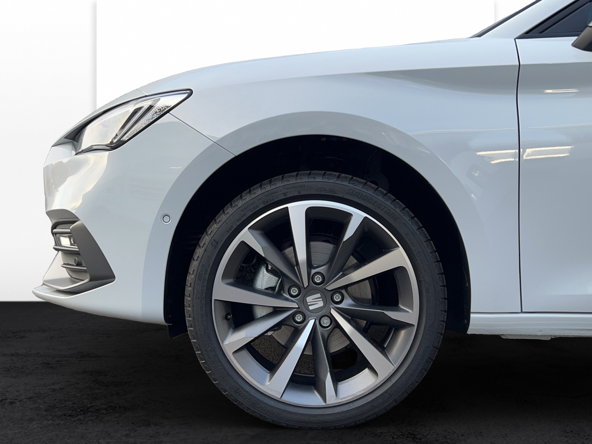 listing desktop thumbnail image 15