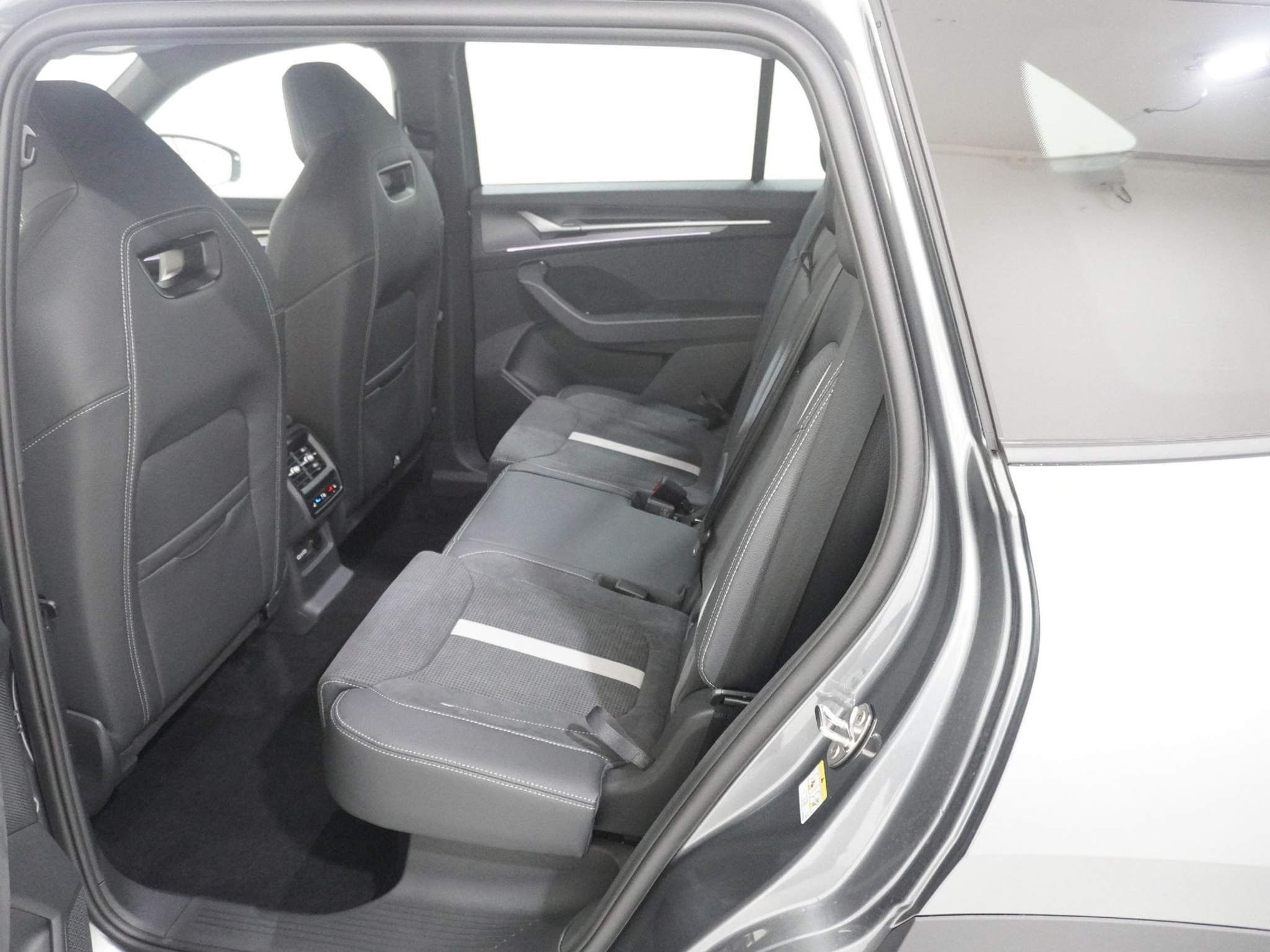 listing desktop thumbnail image 13