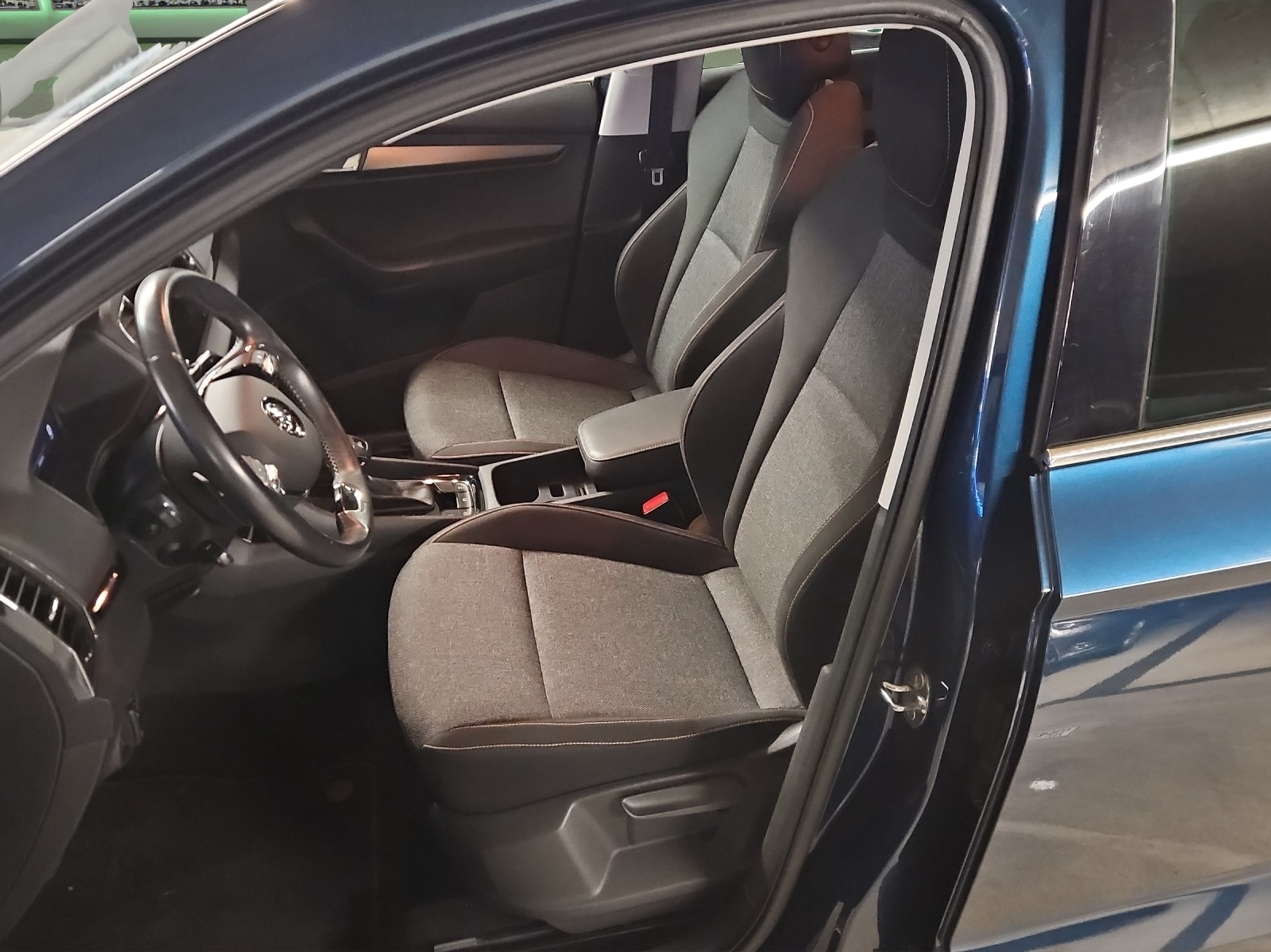 listing desktop thumbnail image 8